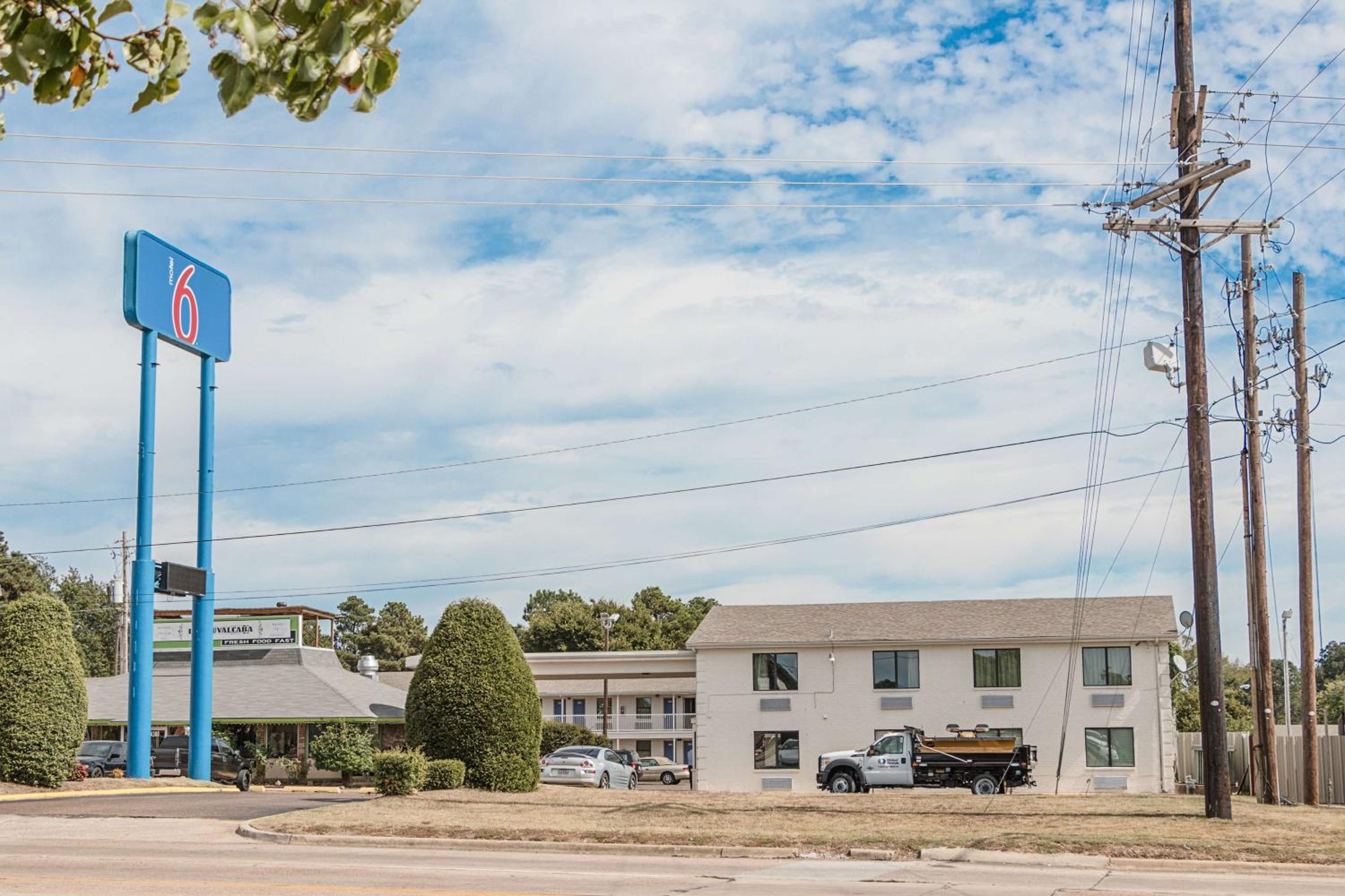 Motel 6-Texarkana, AR
