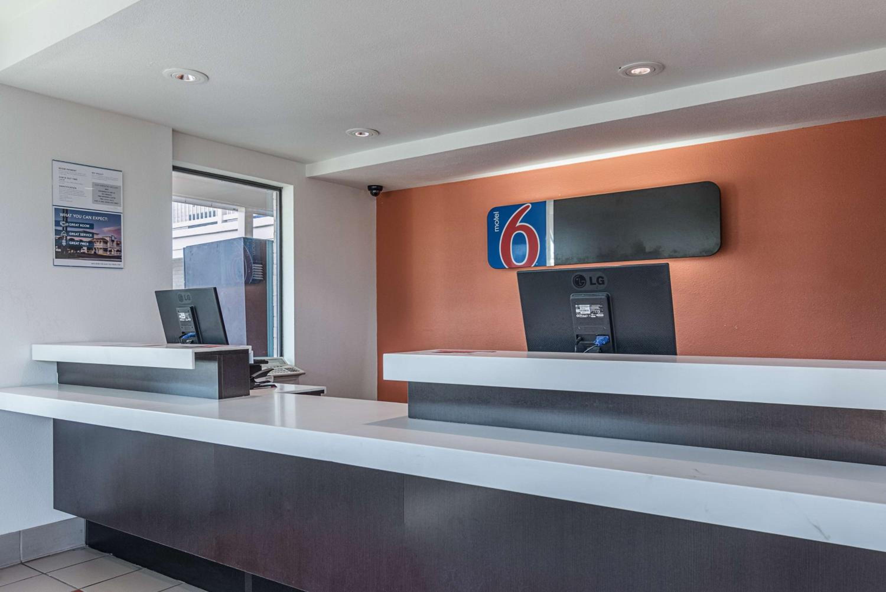 Motel 6-Texarkana, AR