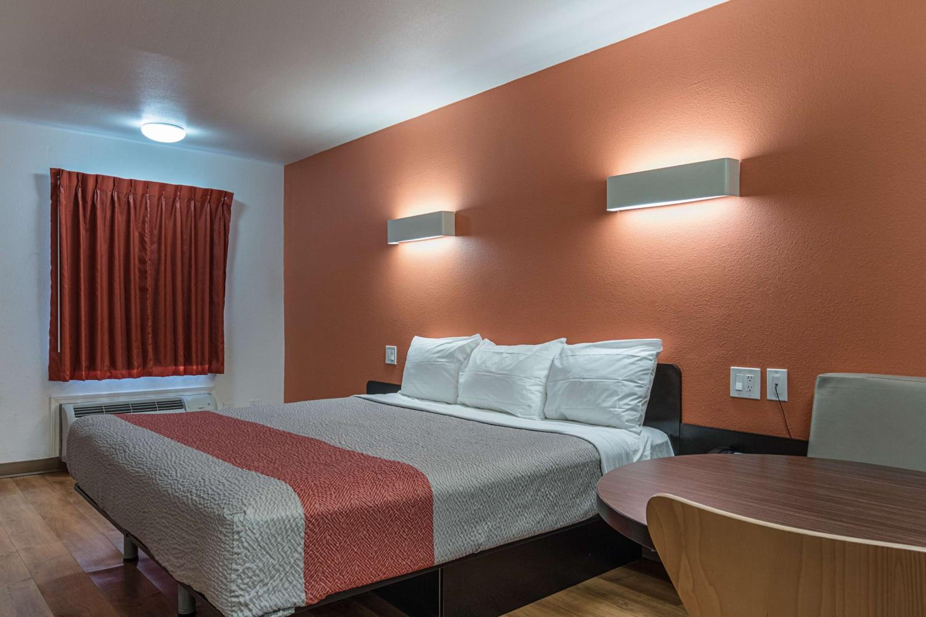 Motel 6-Texarkana, AR