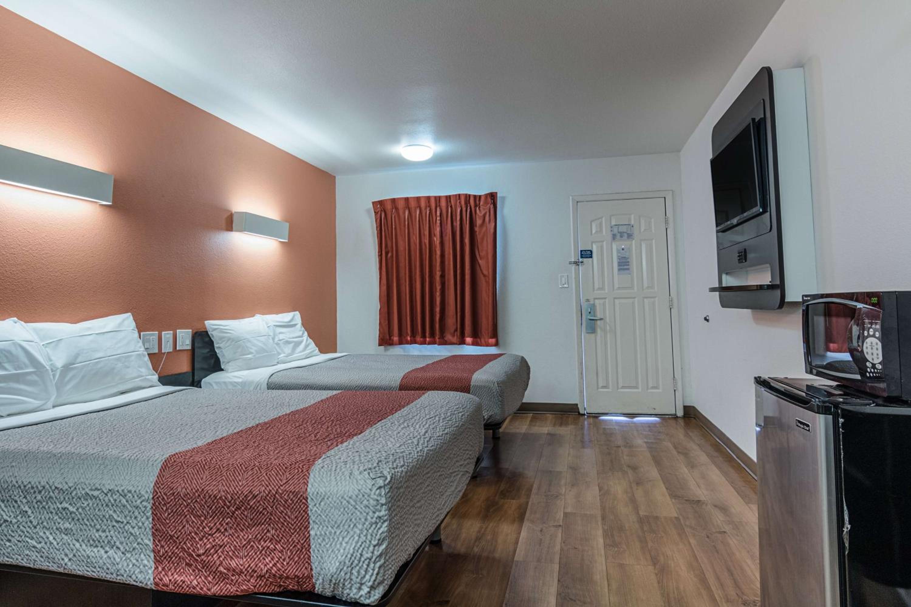 Motel 6-Texarkana, AR