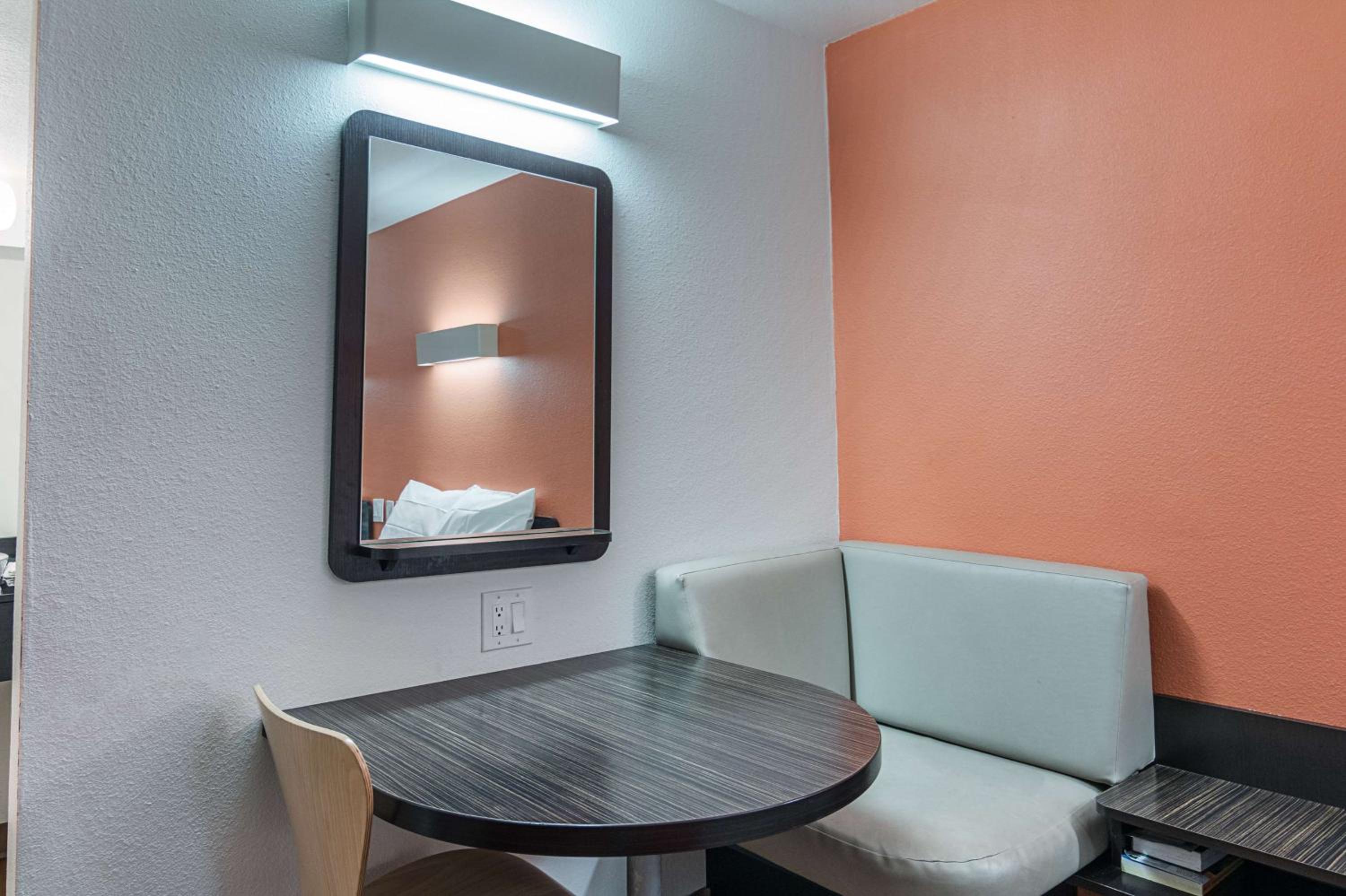 Motel 6-Texarkana, AR