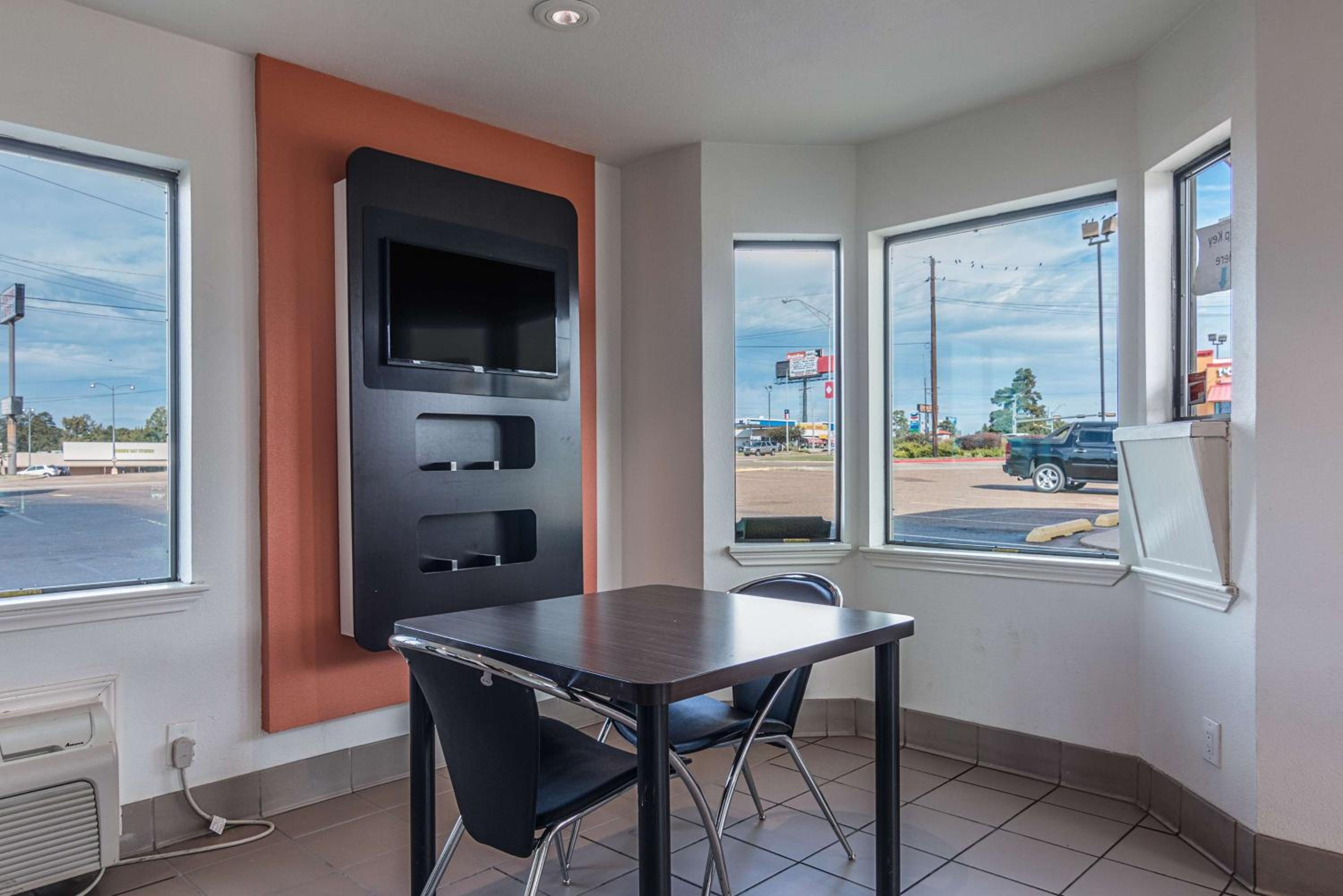 Motel 6-Texarkana, AR