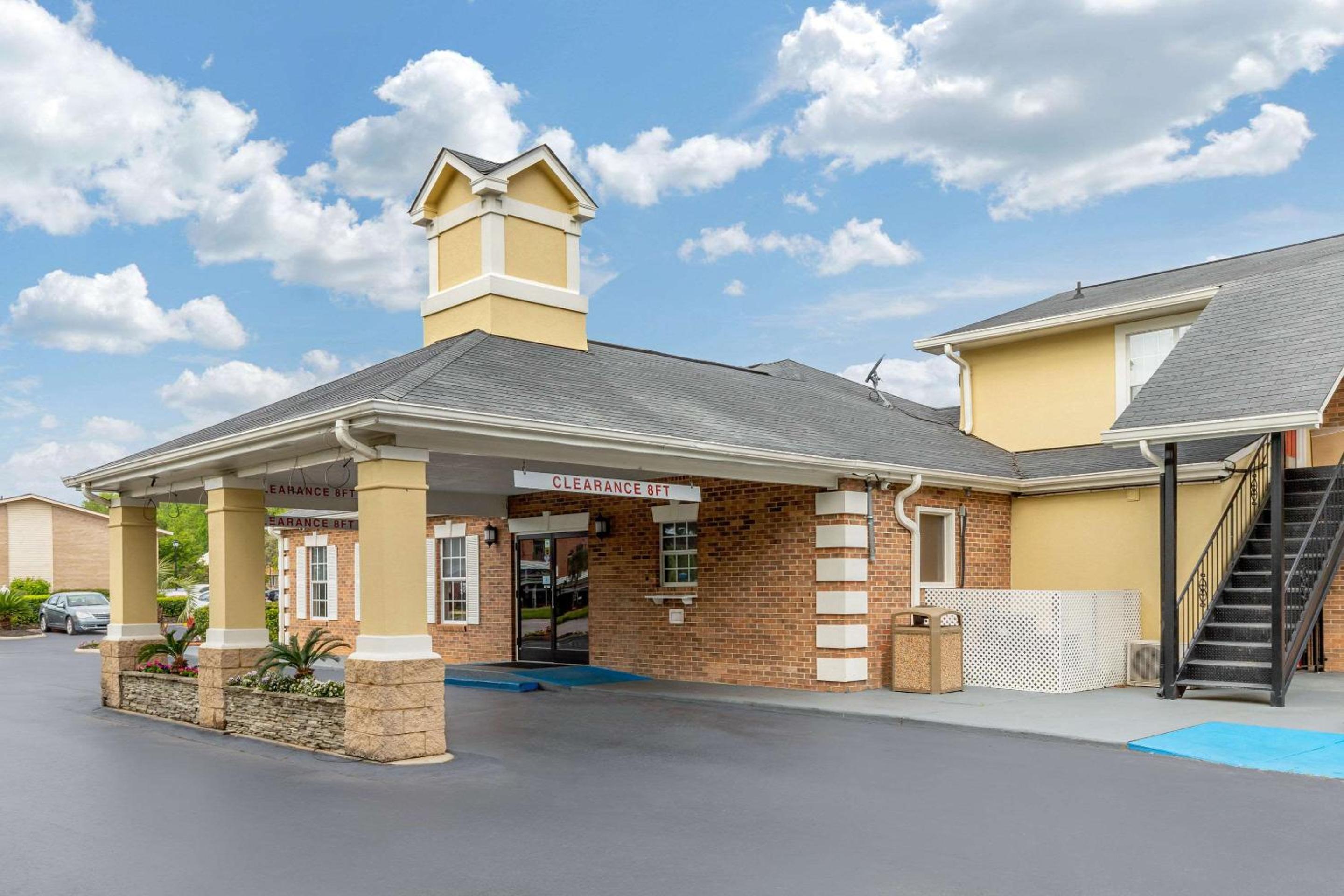Quality Inn & Suites Lexington - Image 3