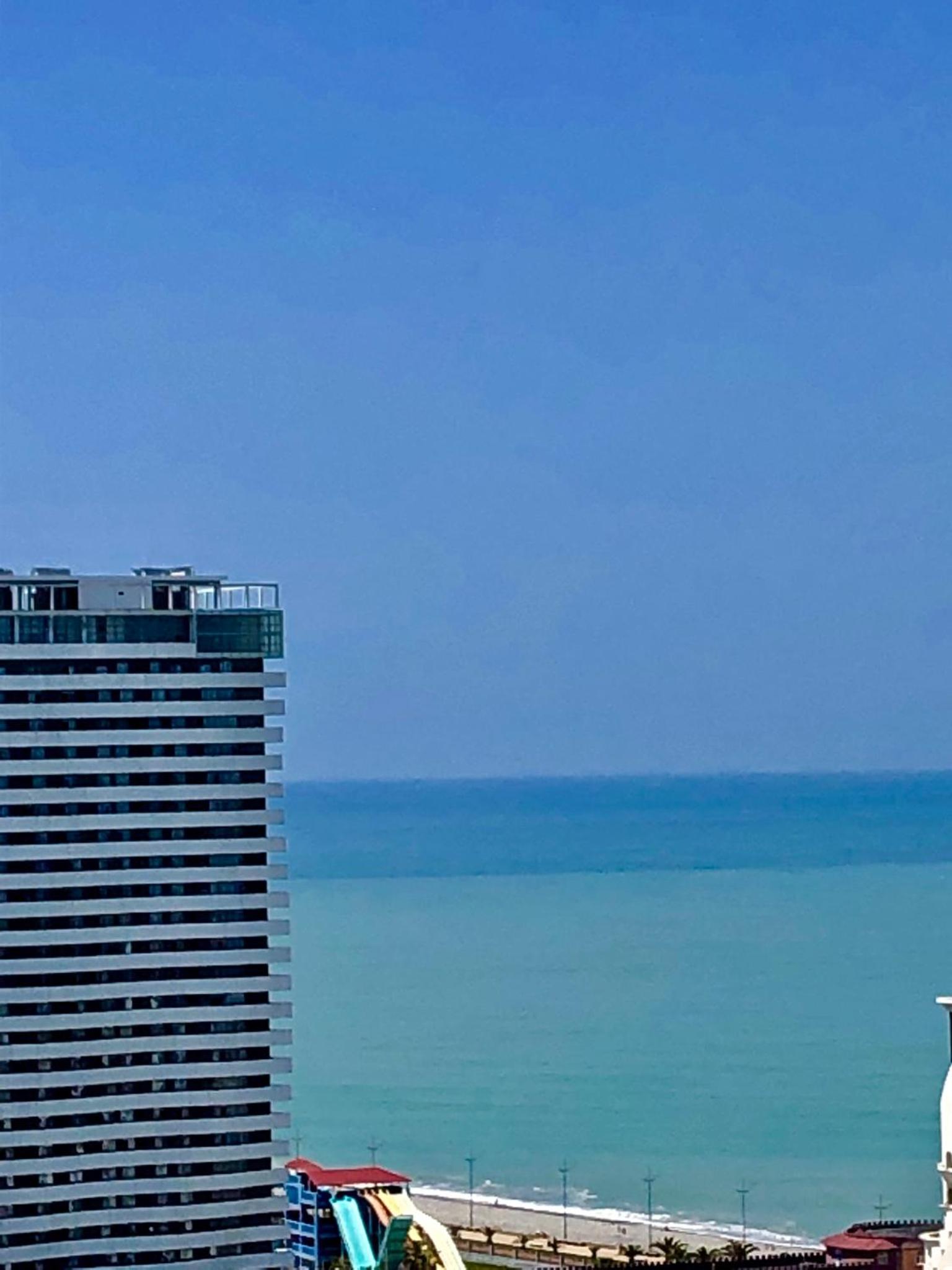 Уютные апартаменты с панорамным видом на море Best in Batumi 4 view 2