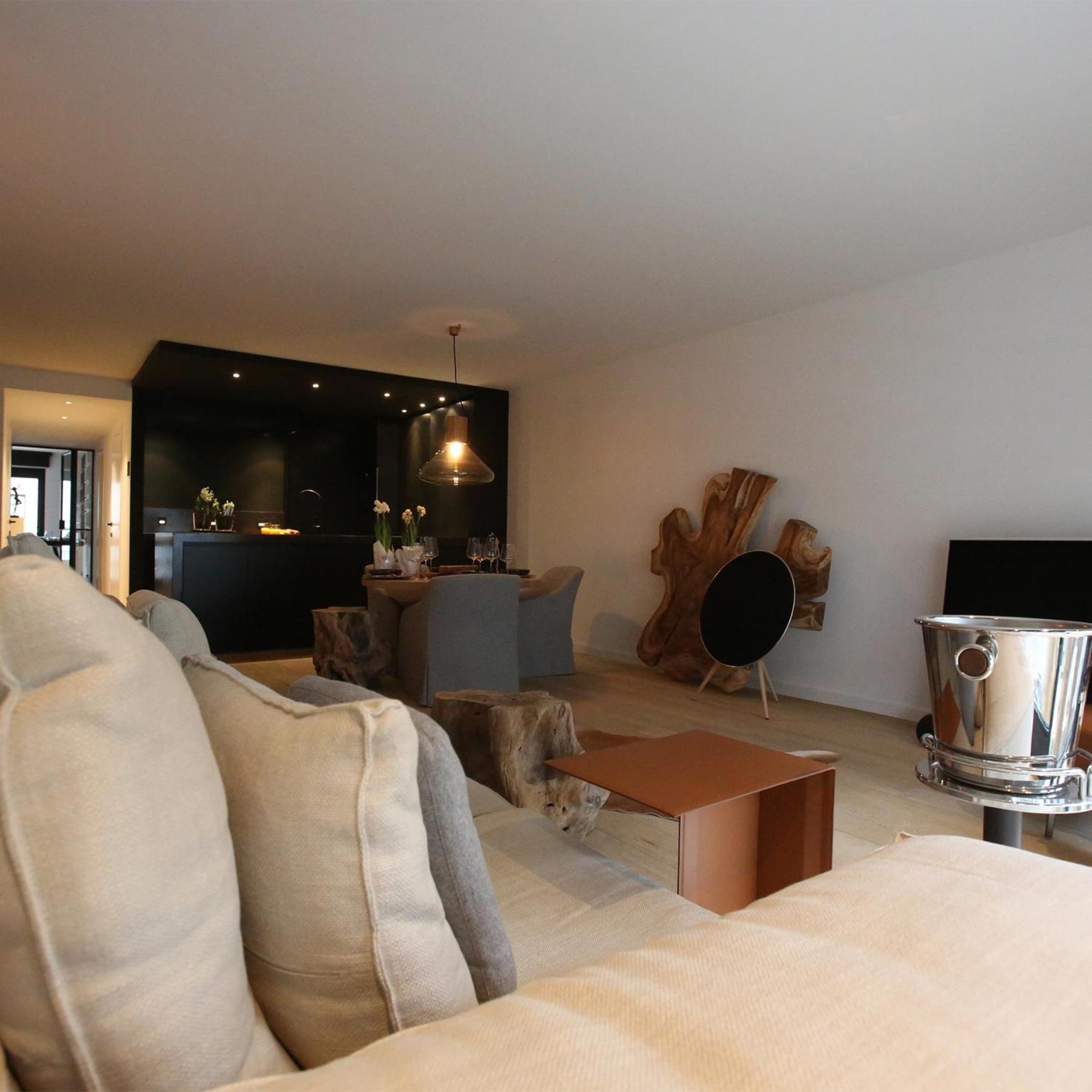 LombokLiving I Luxury 2BDR & Parking Lippenslaan