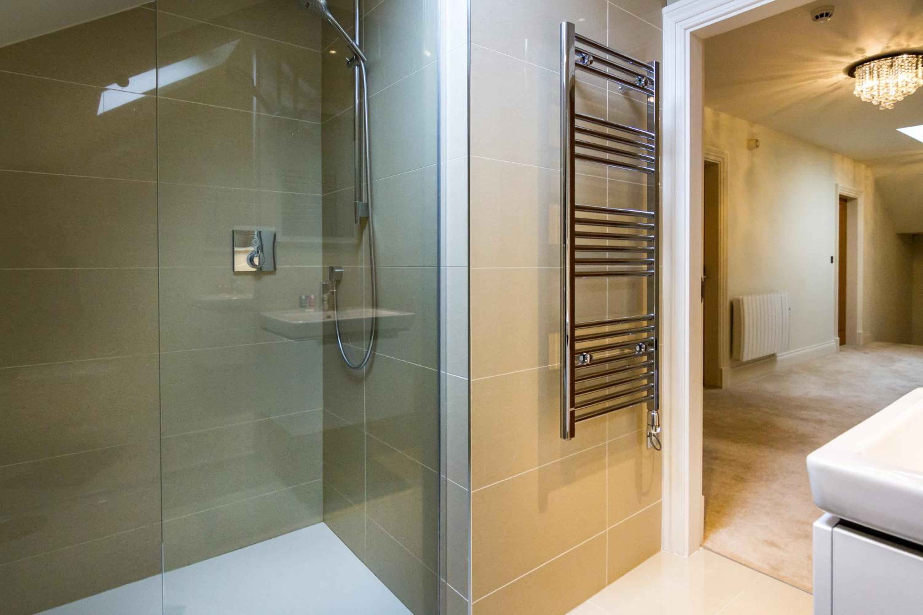 Harrogate Vacations - White Hart Hotel  Apartments - Property Image 9