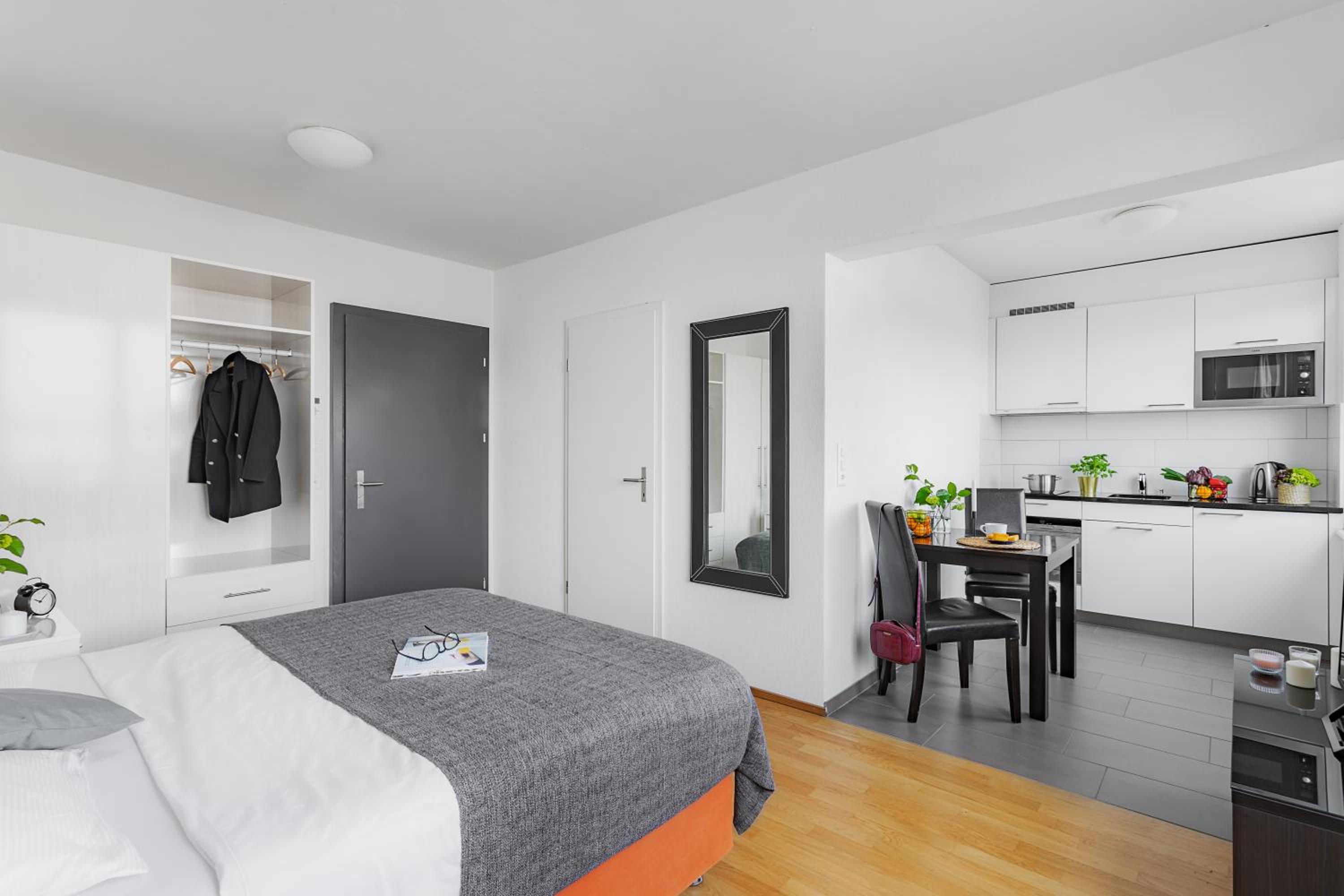 Swiss Star Oerlikon Lodge - Self Check-In view 2