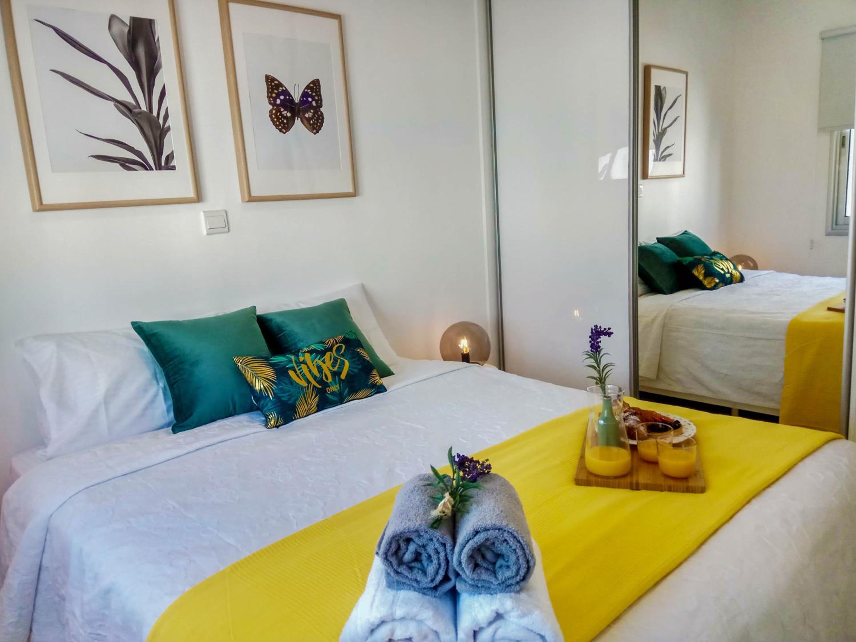 Phaedrus Living: Seaside Luxury Flat Lighthouse 67 view 3