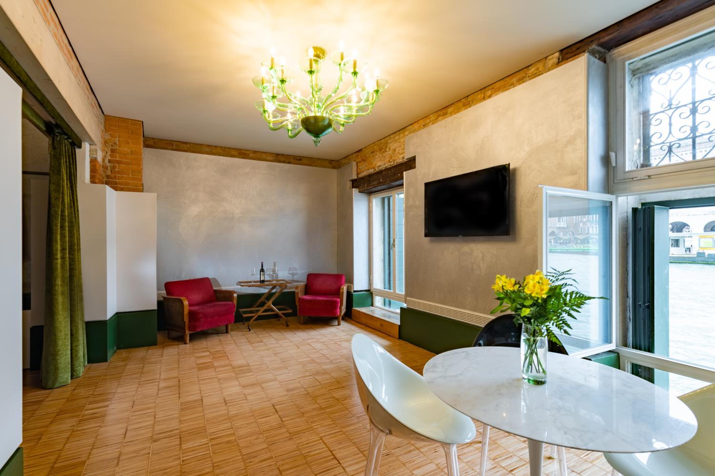 Locanda Leon Bianco on the Grand Canal