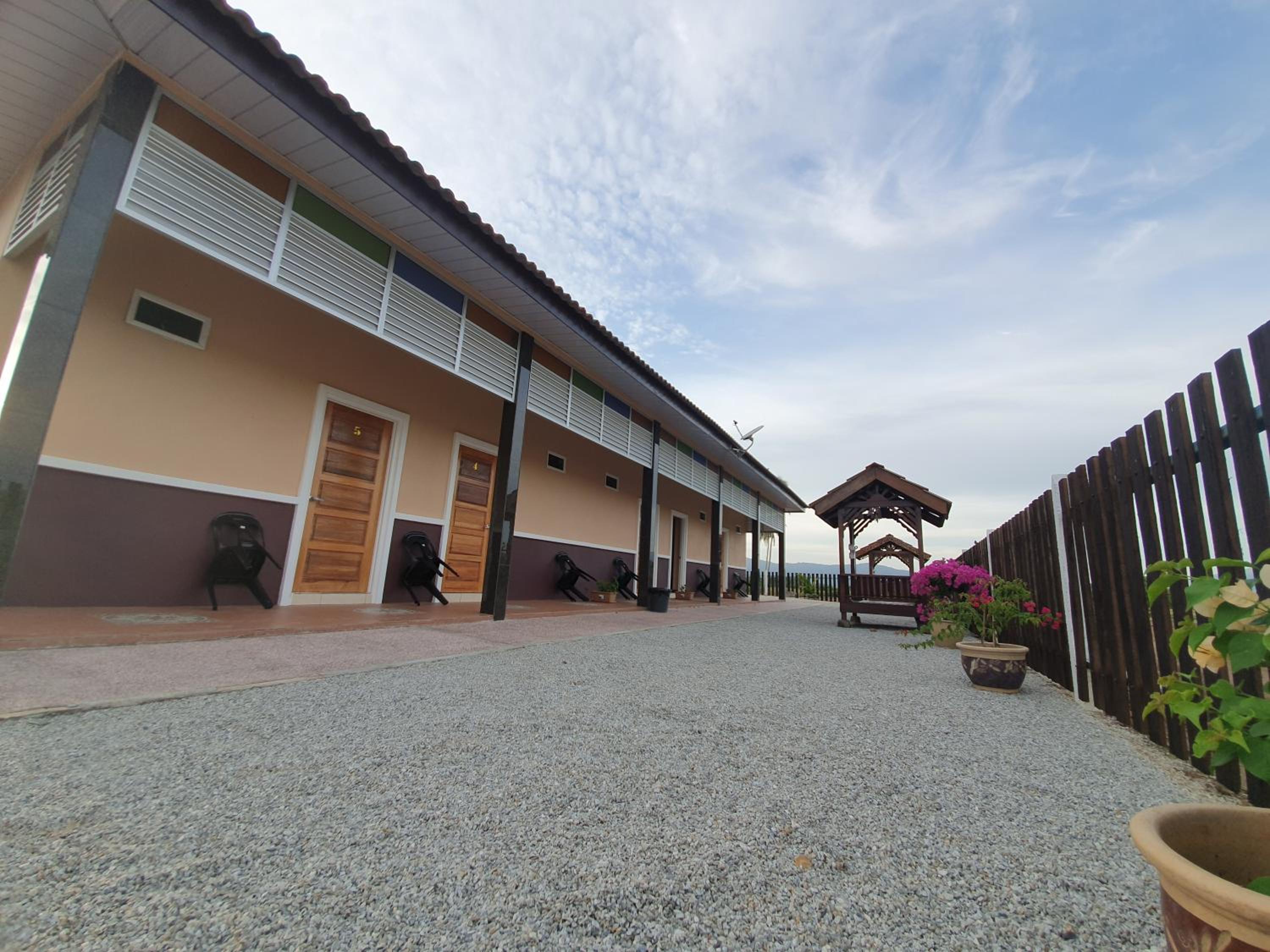 D’ Village Cottage