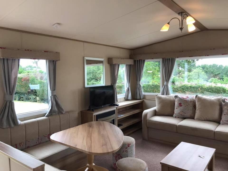Luxury Holiday Caravan Home view 4