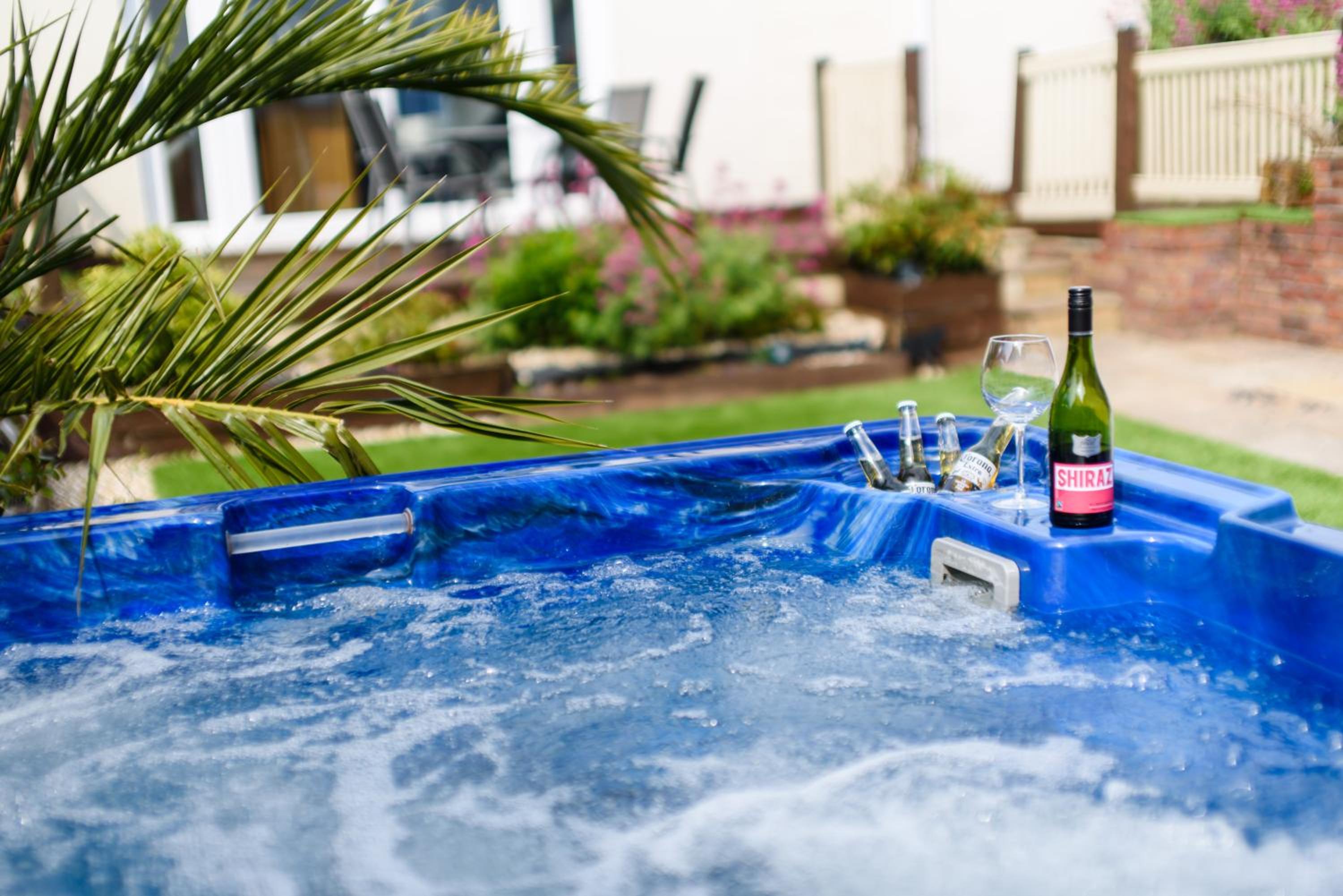 City Retreat, Spacious 4 Bed House, Games Room, Parking, Hot Tub & BBQ view 2
