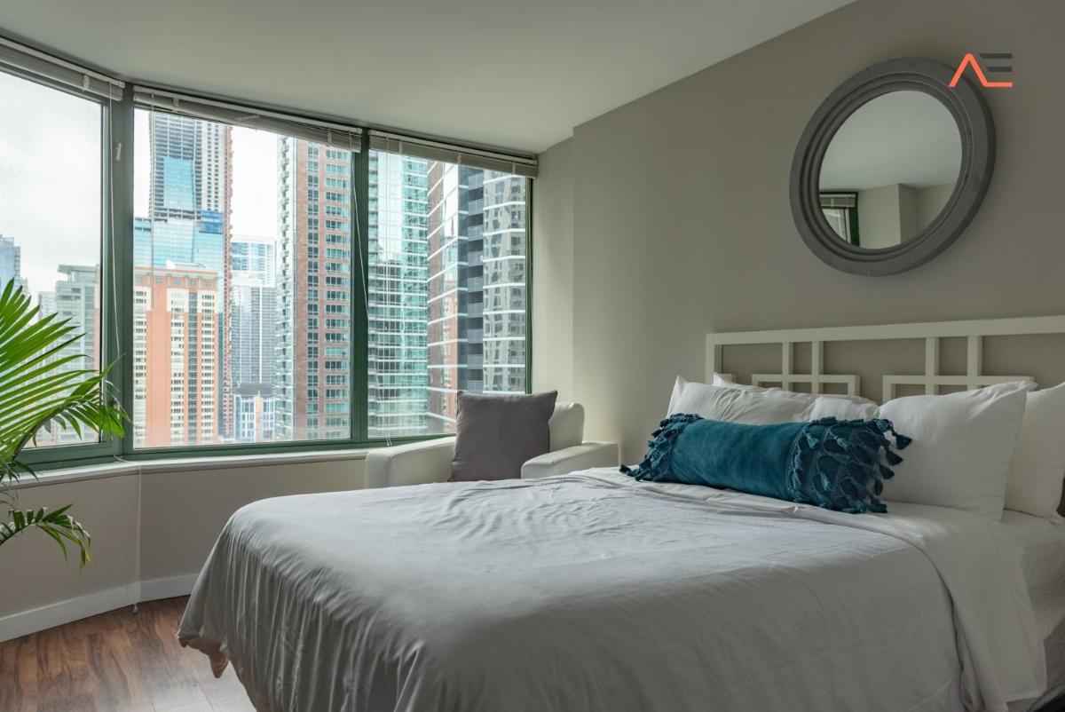 ENVITAE 3BR Downtown Luxurious Suite Views & Pool view 4