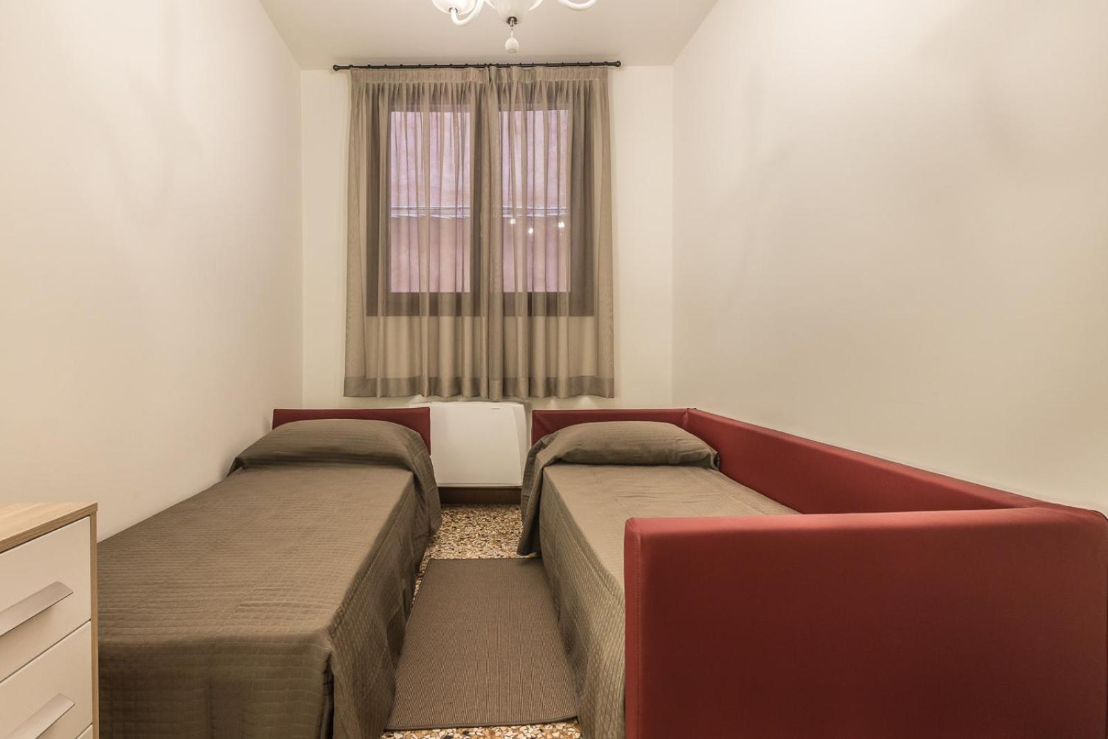 Ca' del Monastero 4 Collection Apartment up to 8 Guests with Lift