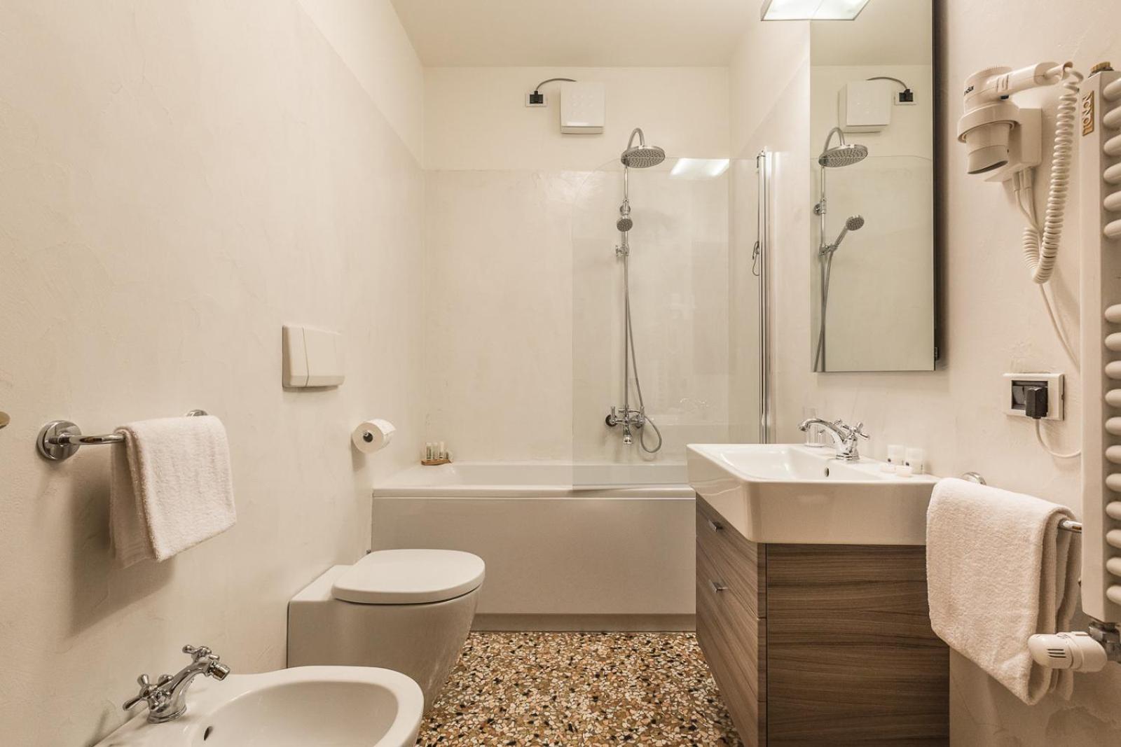 Ca' del Monastero 4 Collection Apartment up to 8 Guests with Lift