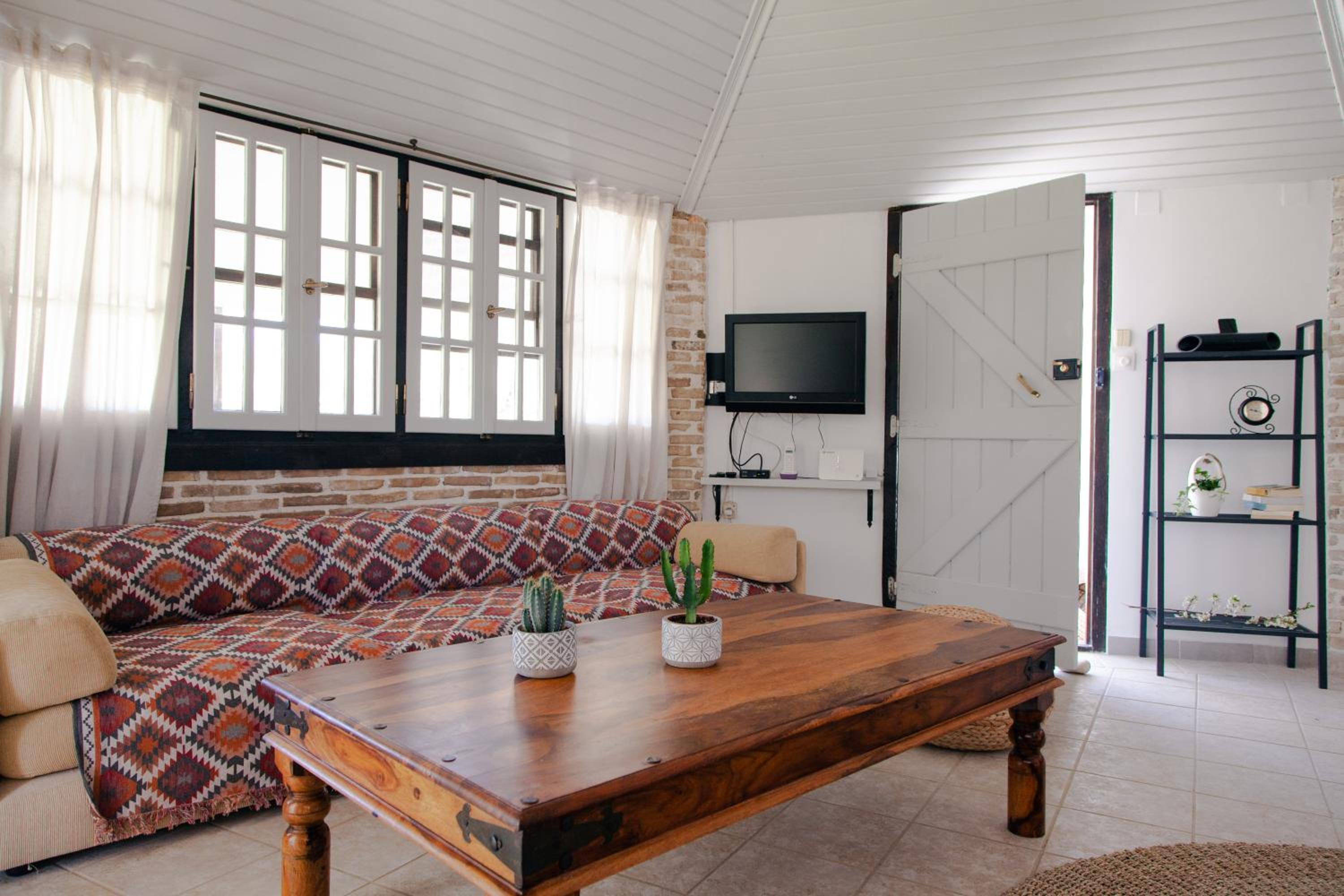 Vartan's Summer House view 3
