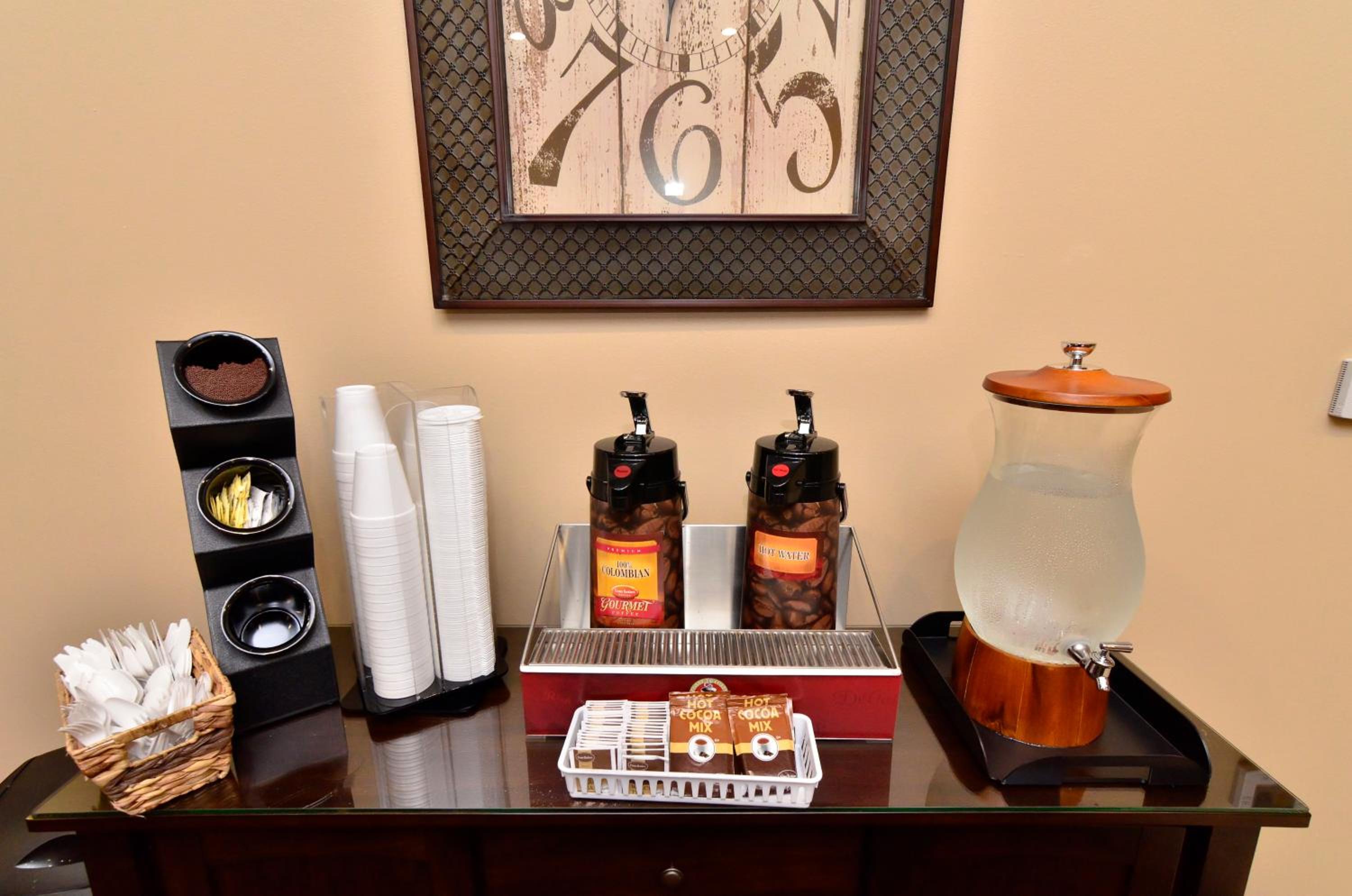 Cobblestone Inn  Suites Fort Madison - Property Image 3