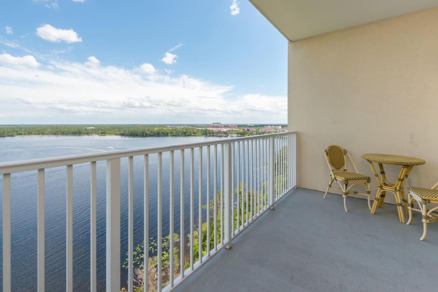 Beautiful Apartment close to Disney, fully equipped Amazing lake views
