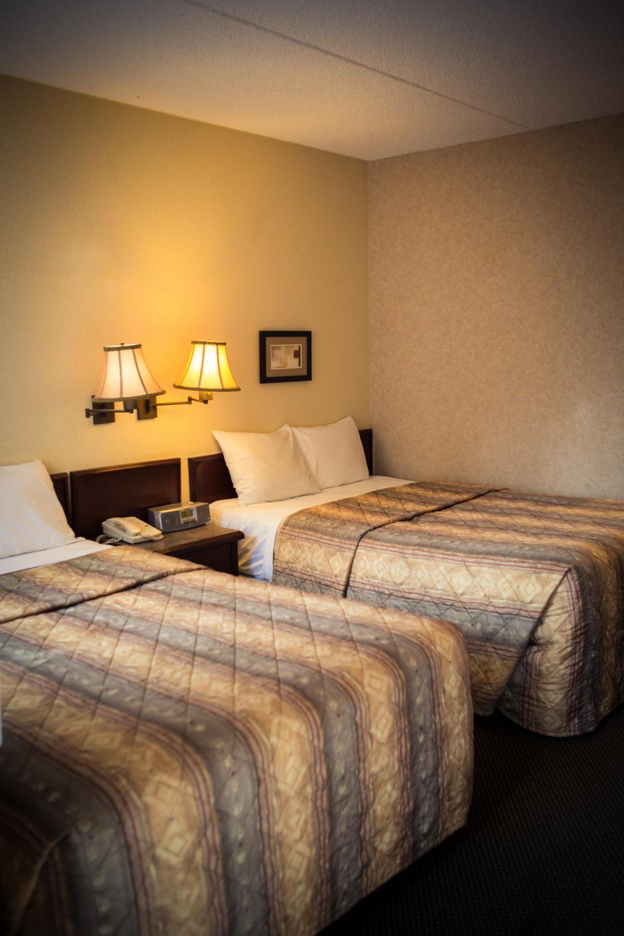 Langley Vacations - Langley Hwy Hotel - Property Image 9