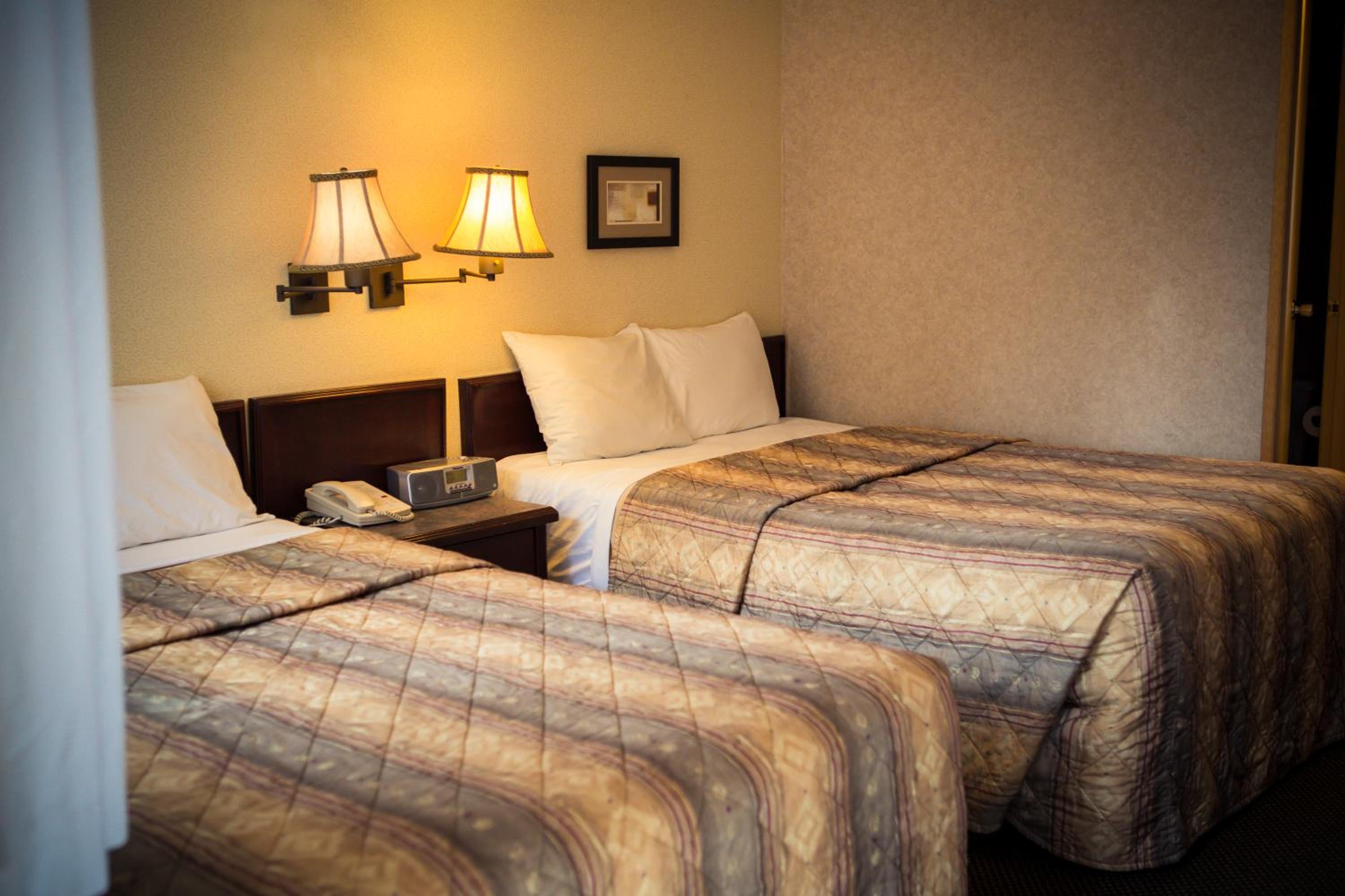Langley Vacations - Langley Hwy Hotel - Property Image 6