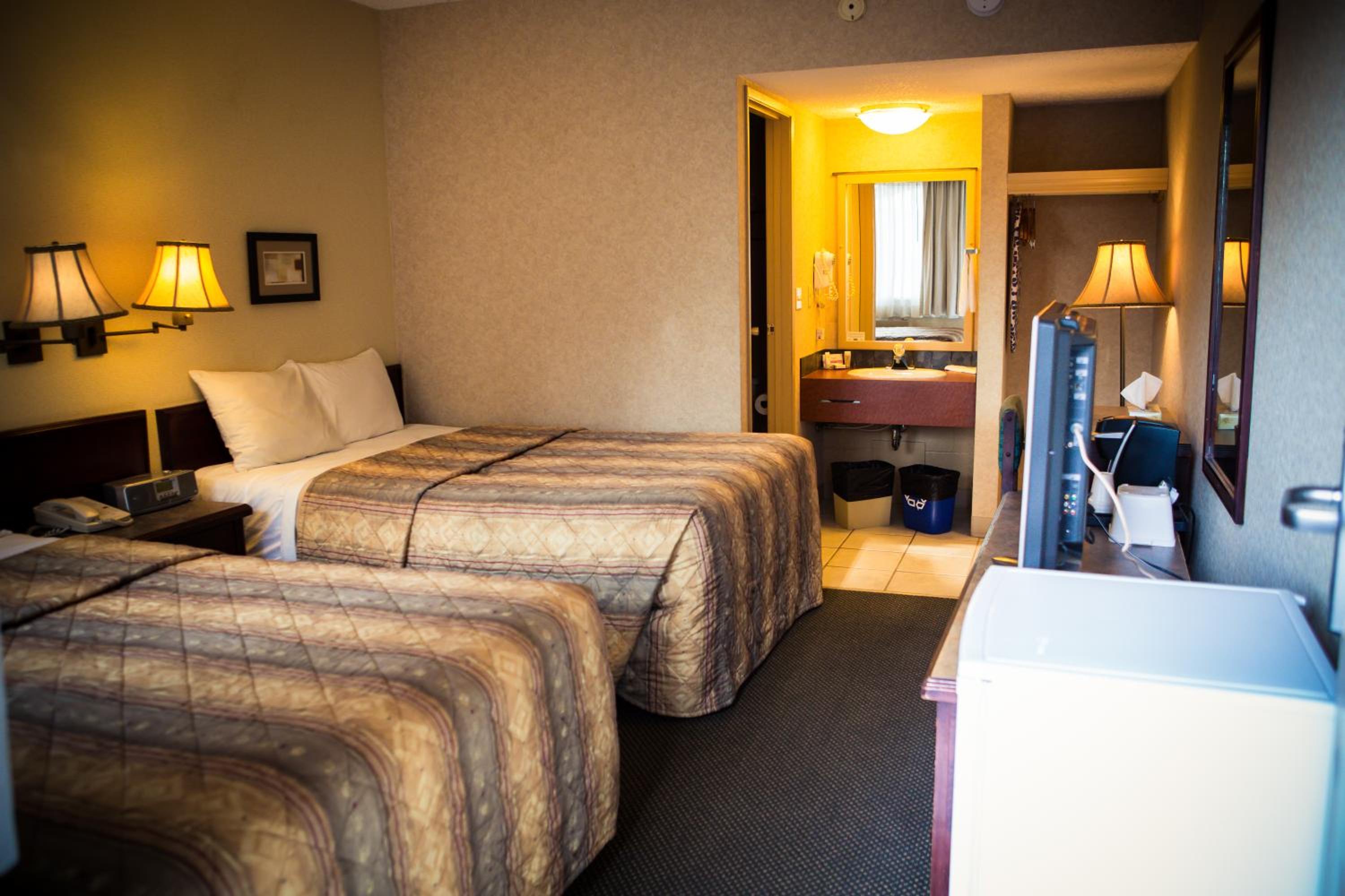 Langley Vacations - Langley Hwy Hotel - Property Image 12