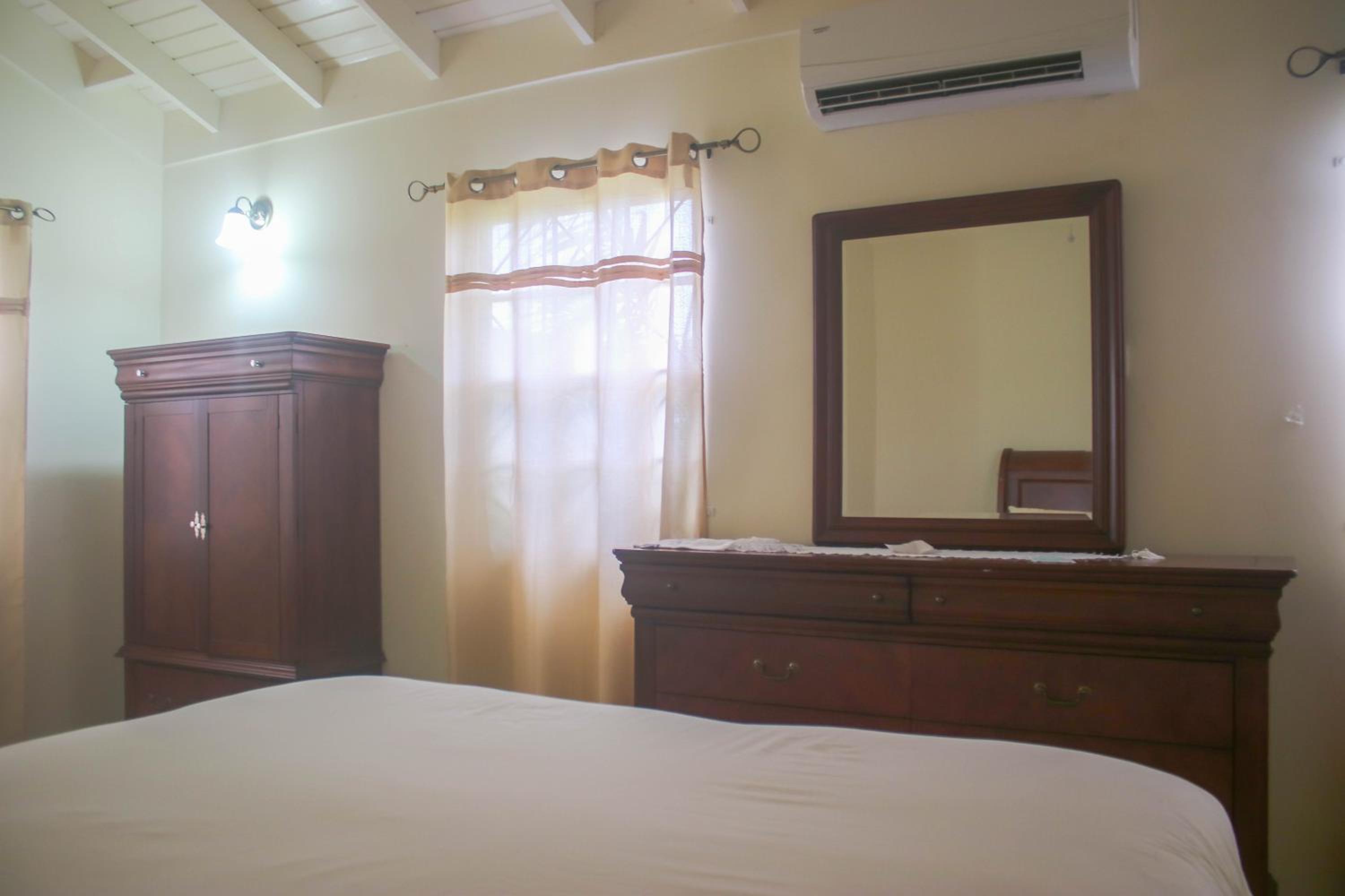 Hibiscus Villa @ DraxHall view 5
