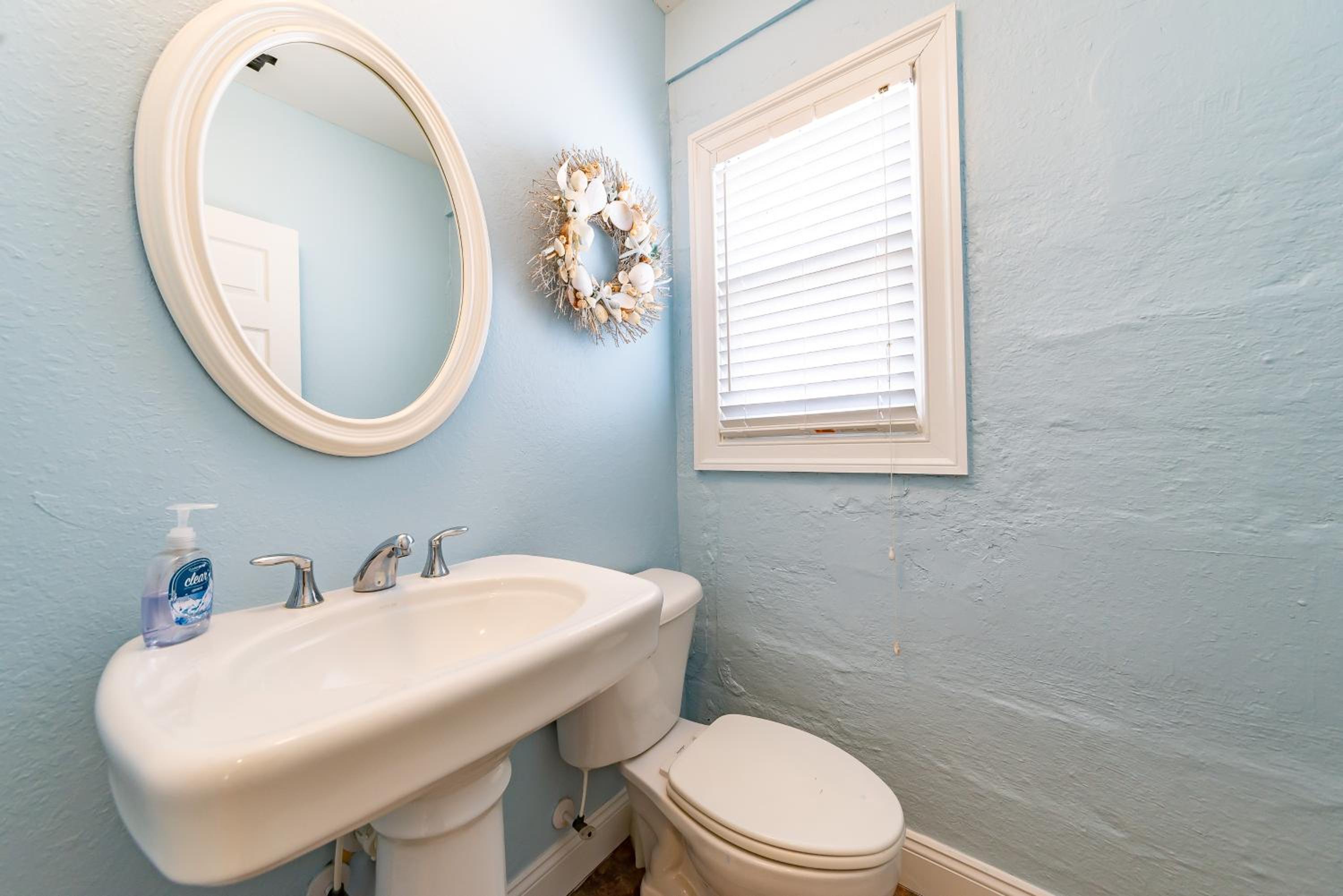 Aqua Nights - S Nags Head MP 17.5, Oceanfront, Hot Tub, Pool Table, Pets OK, Flex Stays view 3