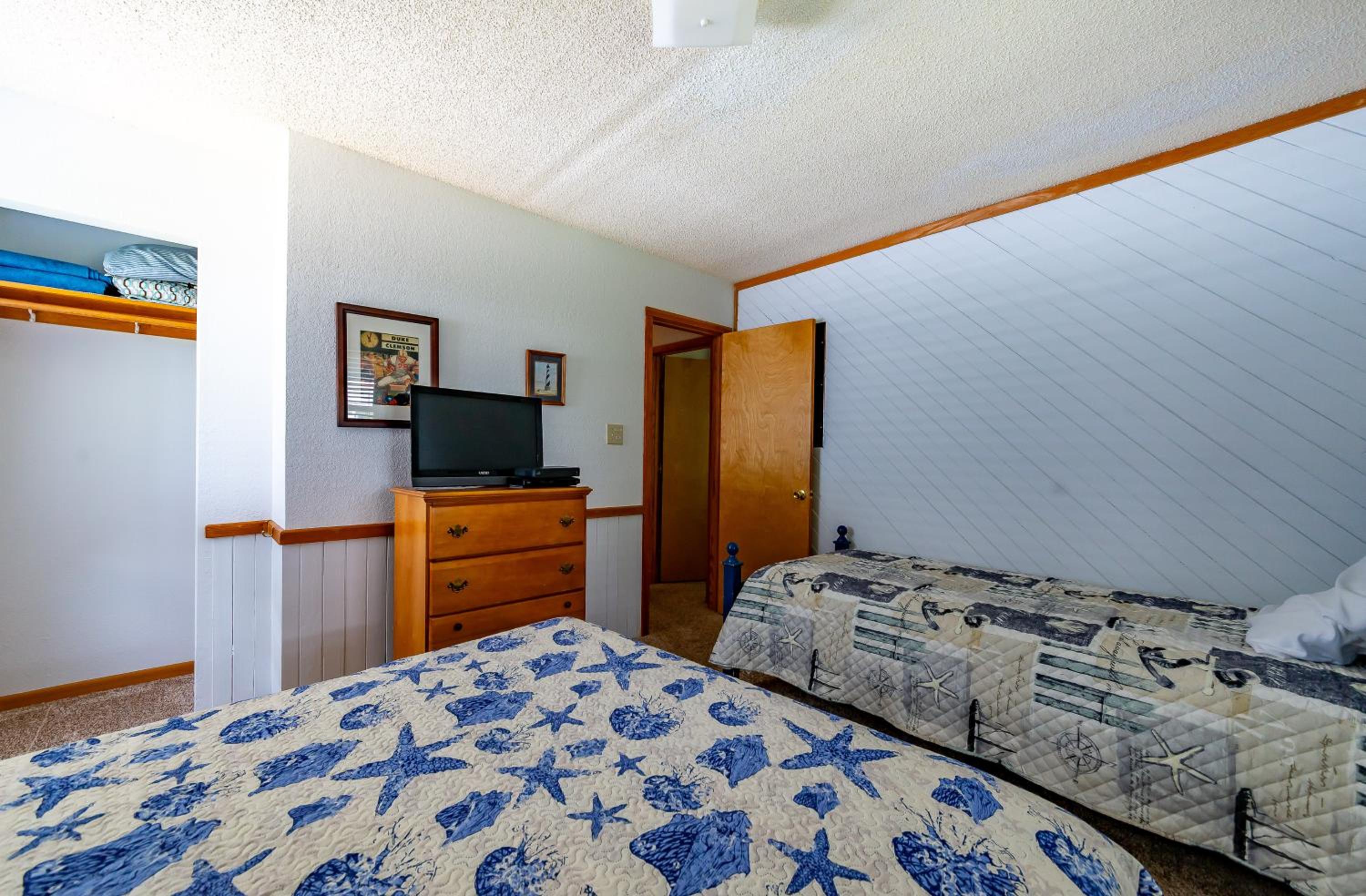 Simply Perfect - S Nags Head MP 19.5, 120 Yds to Beach, Ocean View, Community Pool, Tennis, Sunrises, Sunsets