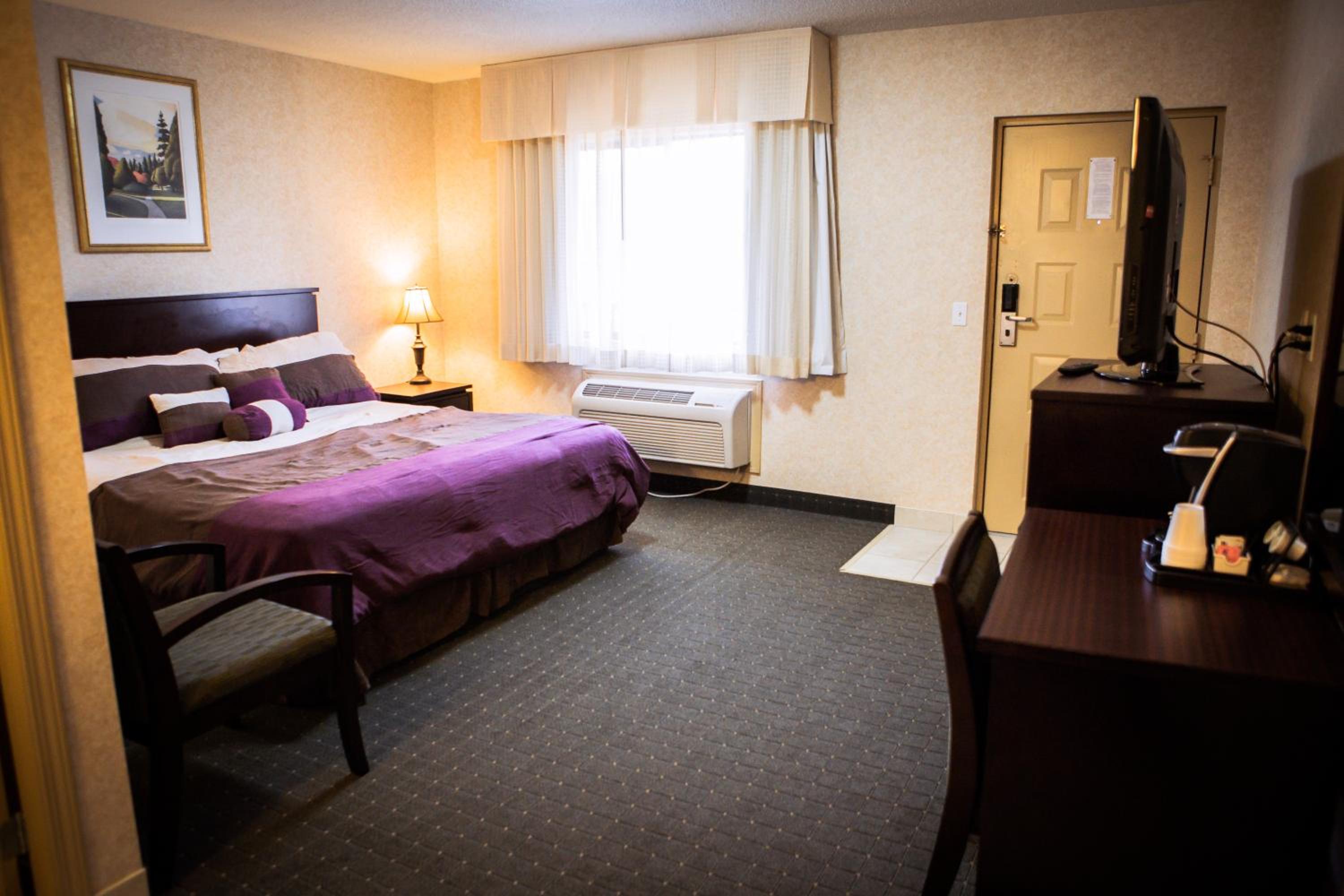 Langley Vacations - Langley Hwy Hotel - Property Image 5