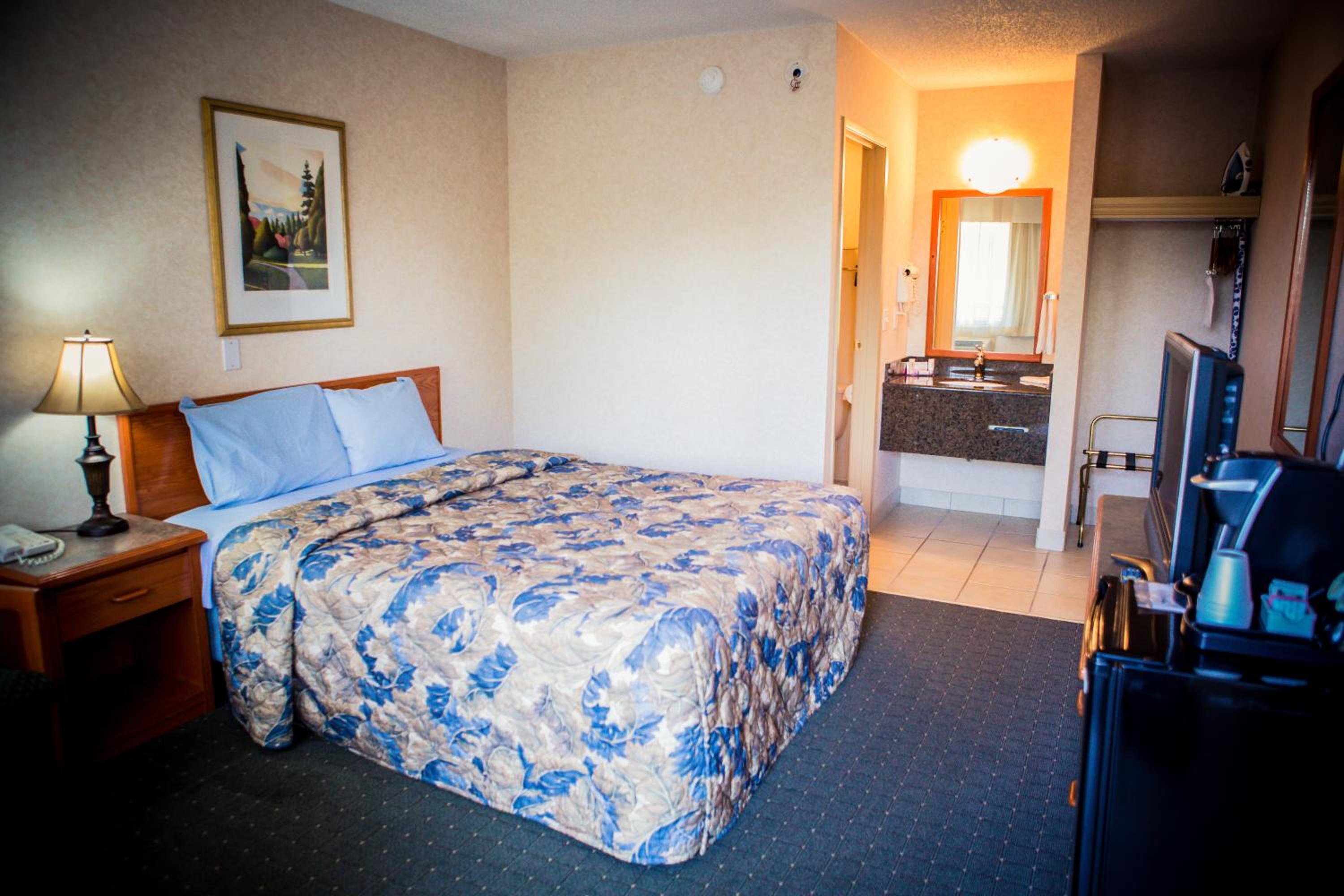 Langley Vacations - Langley Hwy Hotel - Property Image 10