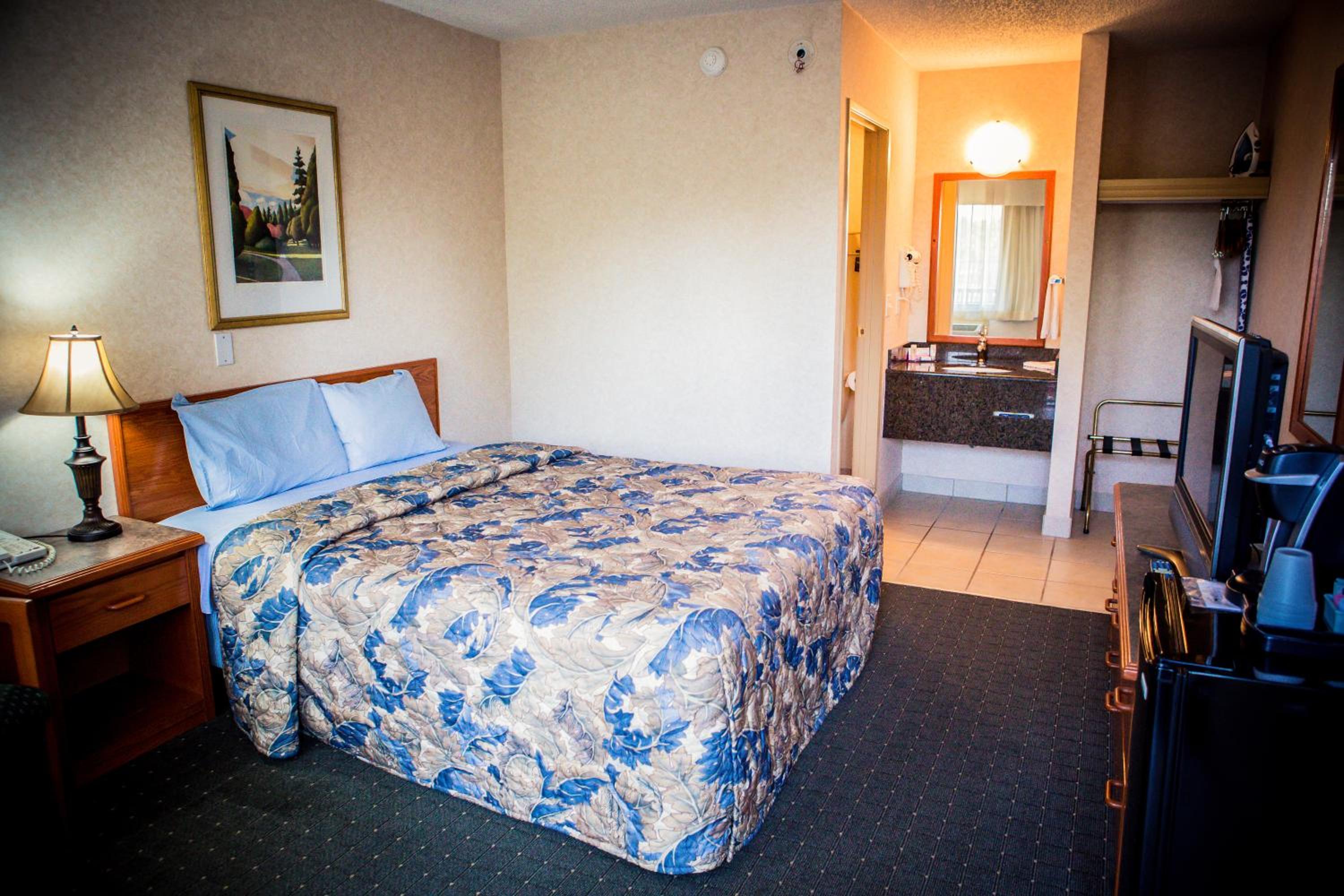 Langley Vacations - Langley Hwy Hotel - Property Image 7