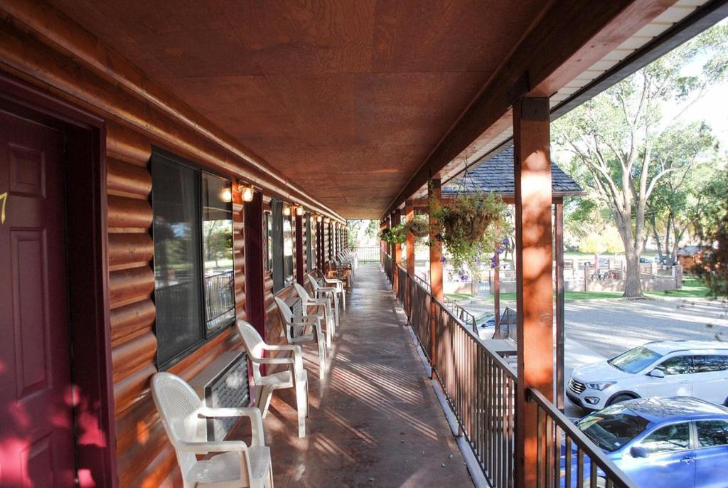 Austin's Chuckwagon Motel