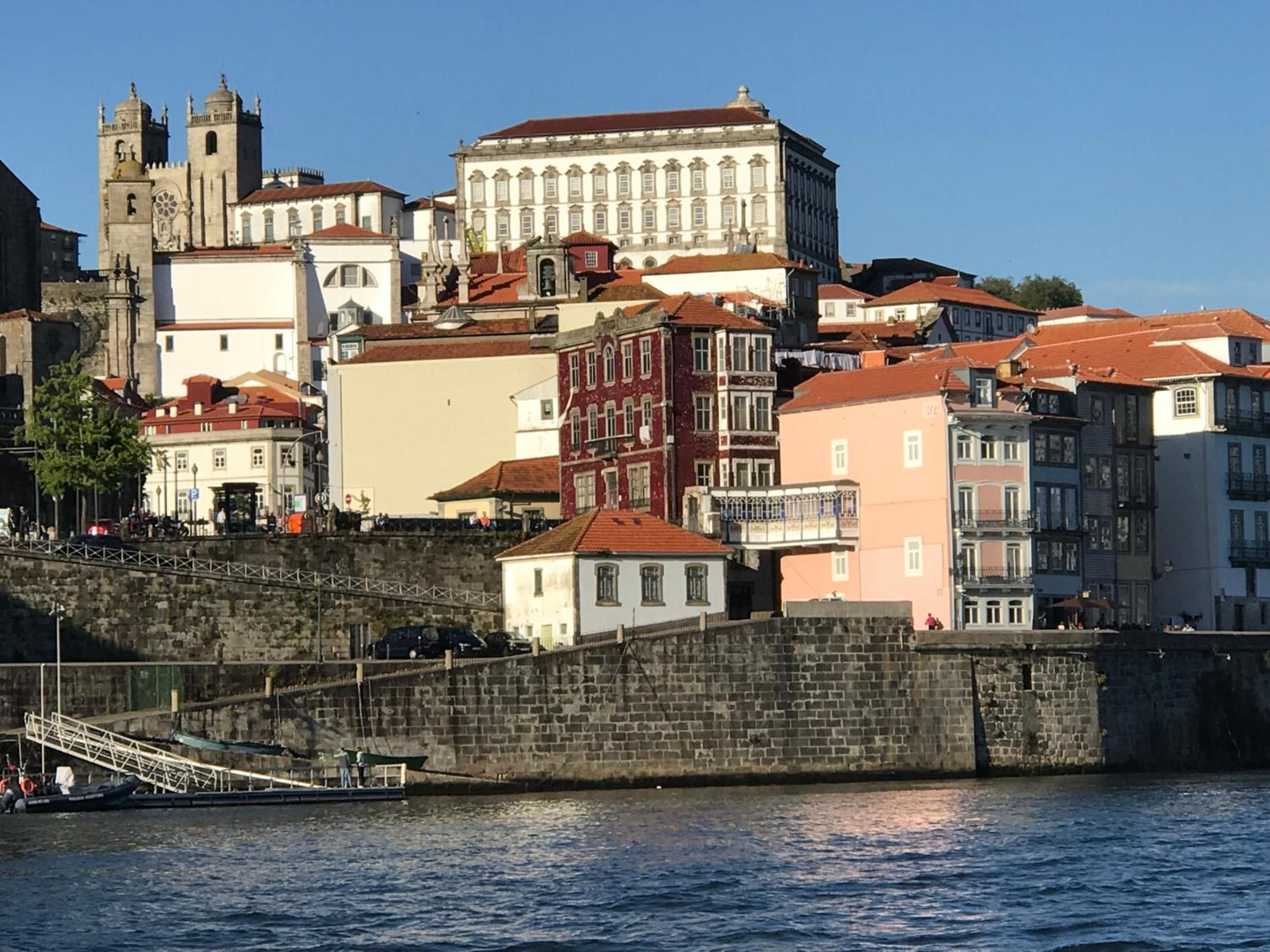 Porto Private Yacht- Accommodation Douro River view 5