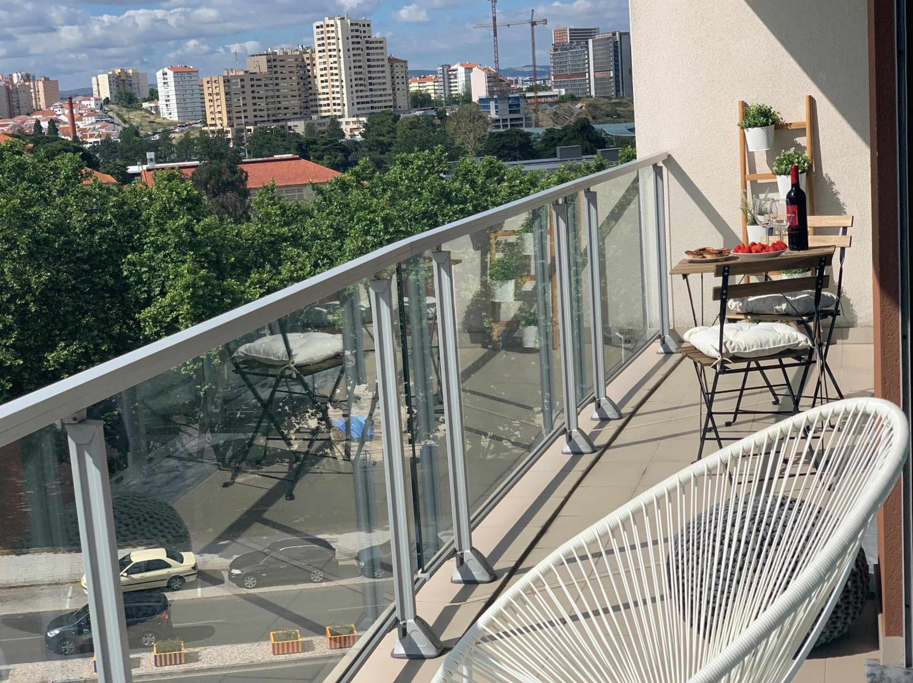 Charming Apartment with Balcony & Pool view 2
