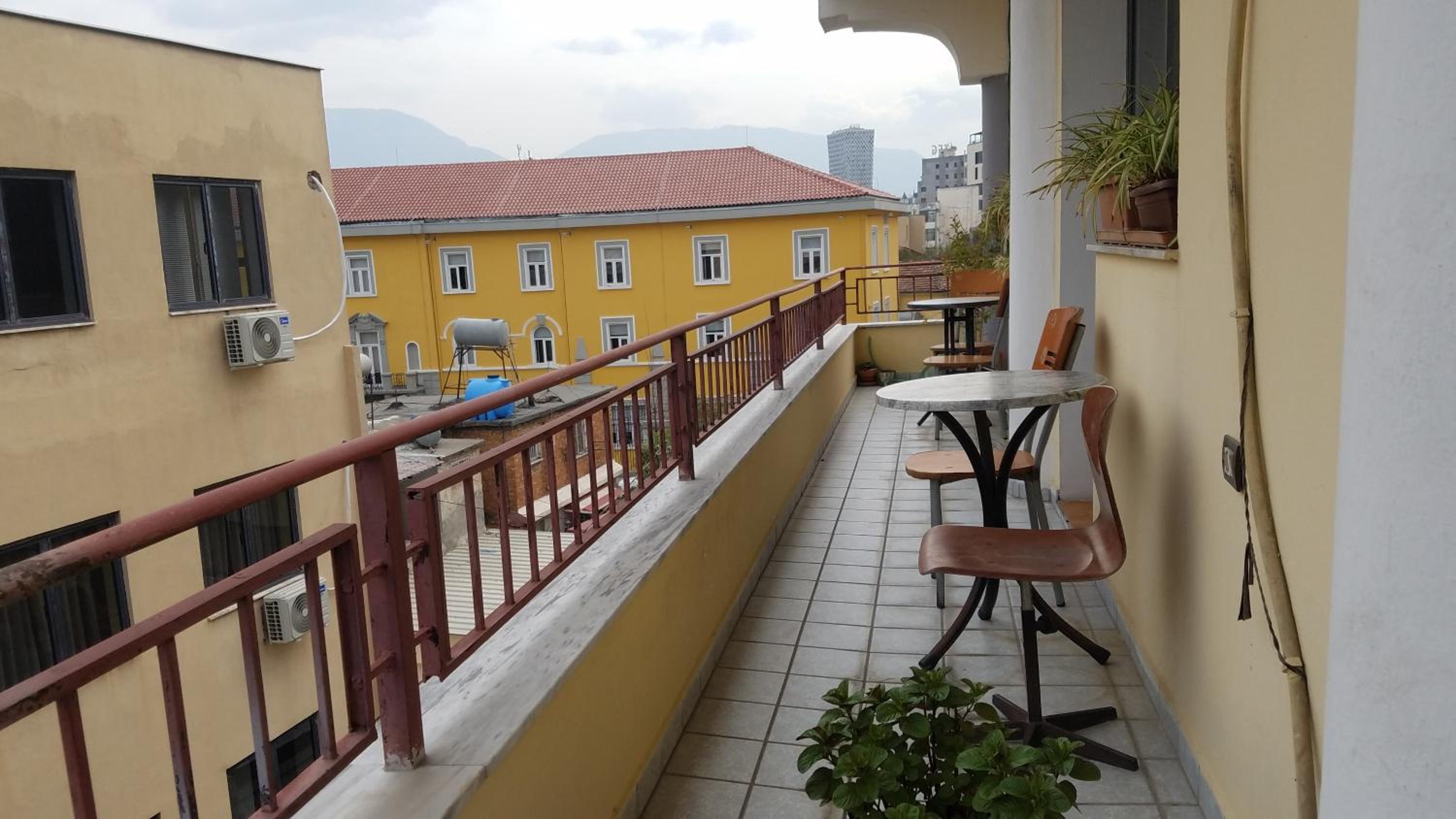 Central Apartments Shoshi