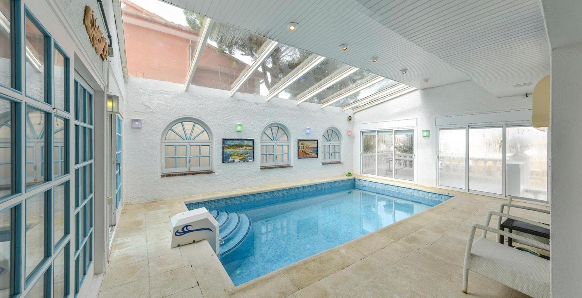 Villa Requesens on Canal