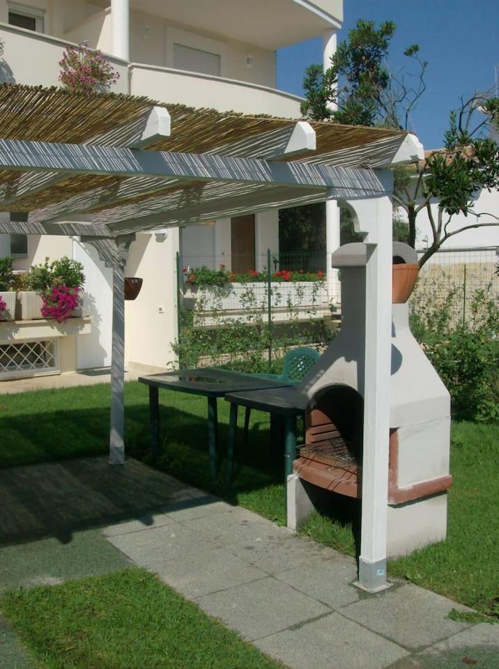 Nice villa only 100m from the beach view 2