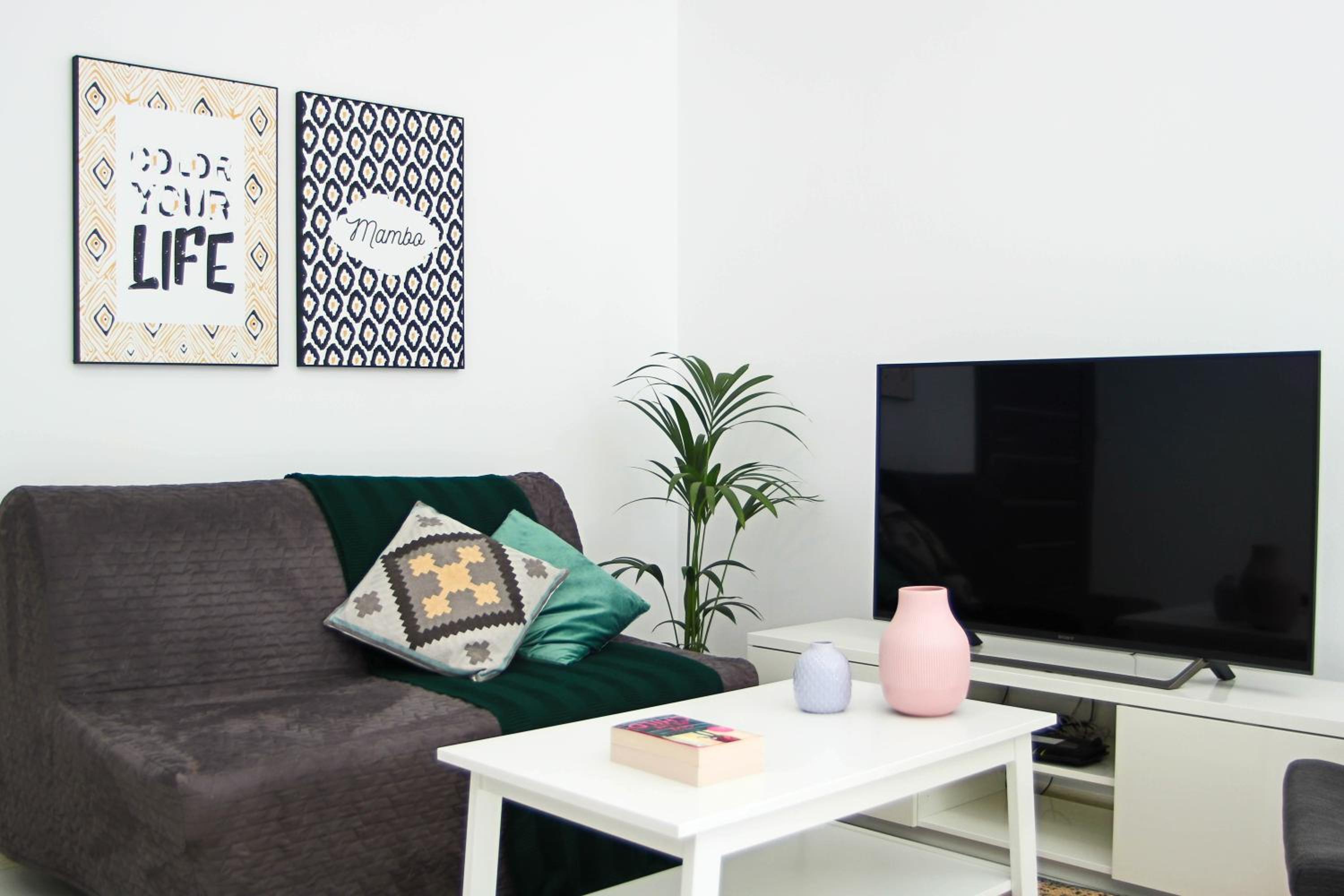 Phaedrus Living: Seaside Luxury Flat Natalia House 102 view 2