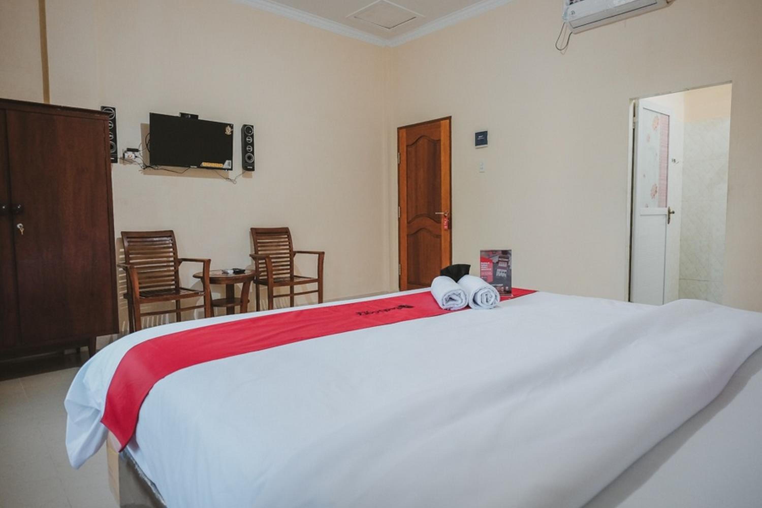 RedDoorz near Ringroad City Walks Medan view 2