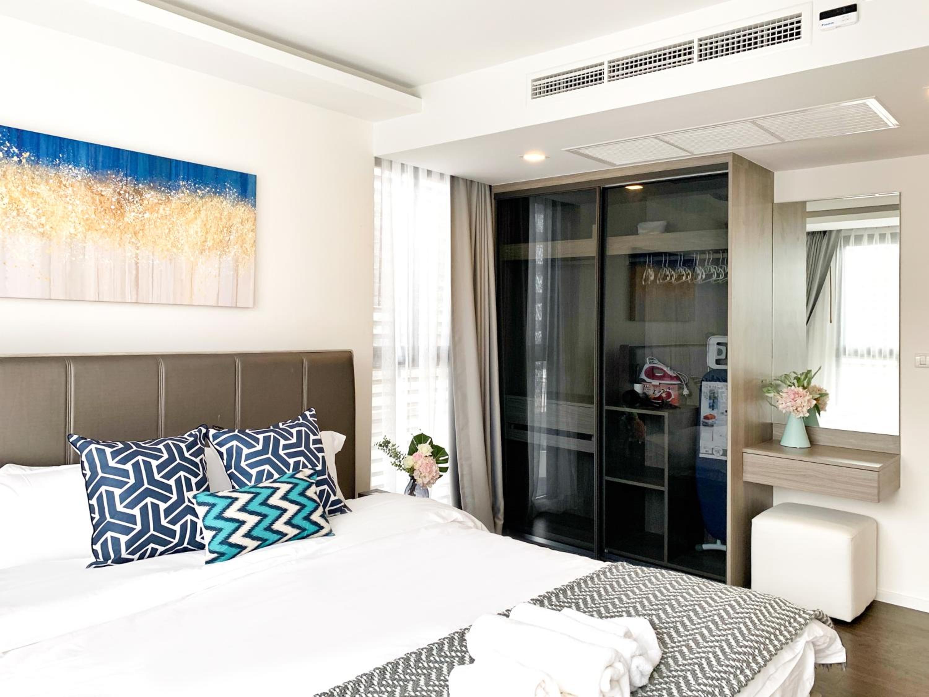 Sukhumvit Asok Modern Suite