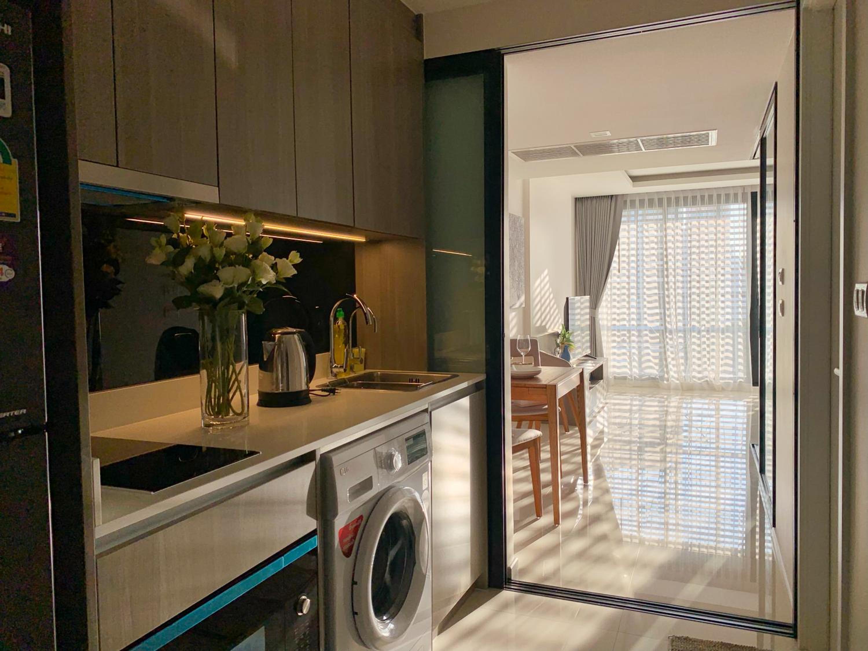 Sukhumvit Asok Modern Suite