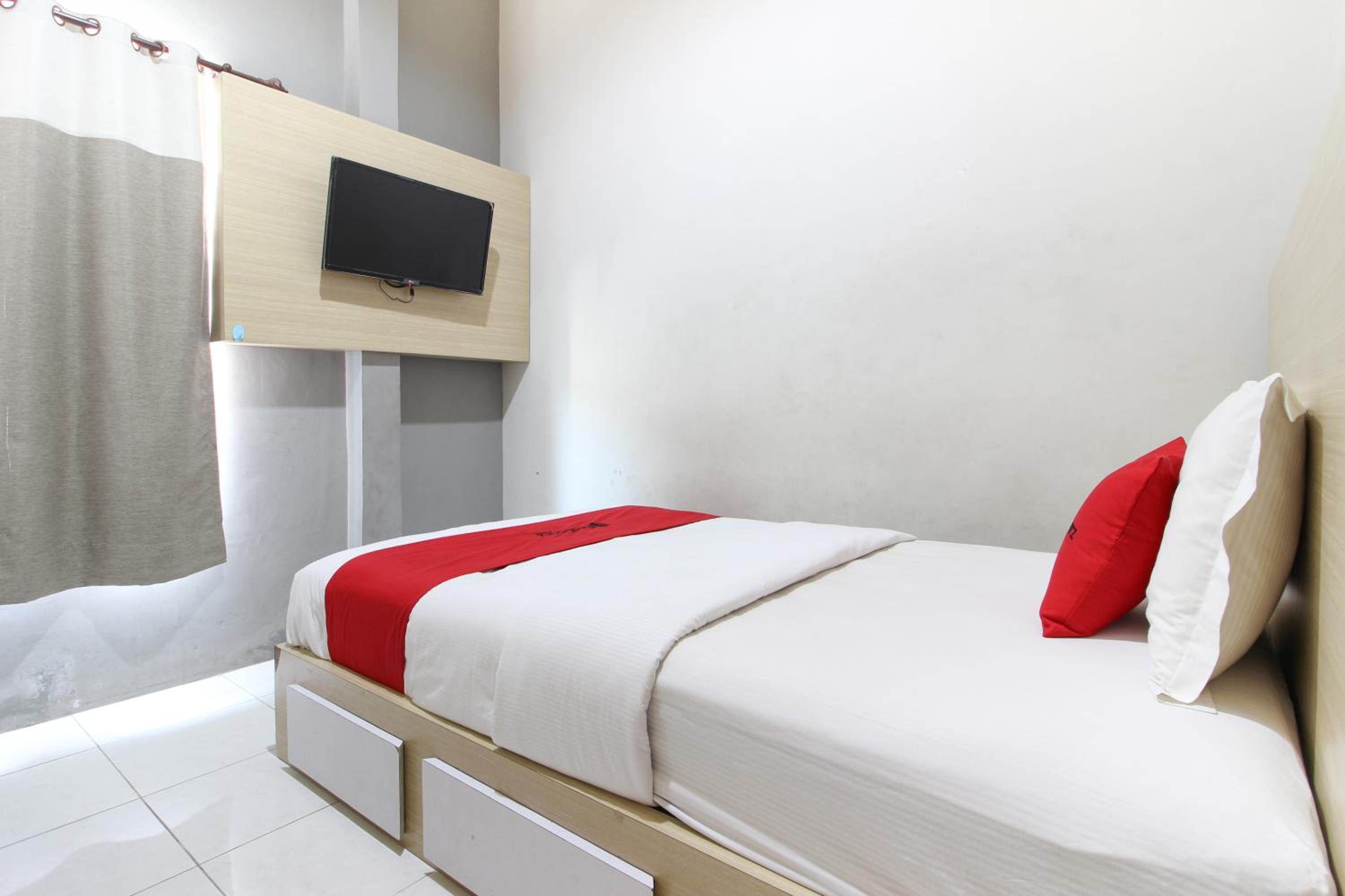 RedDoorz Plus near UPN Jogjakarta 2