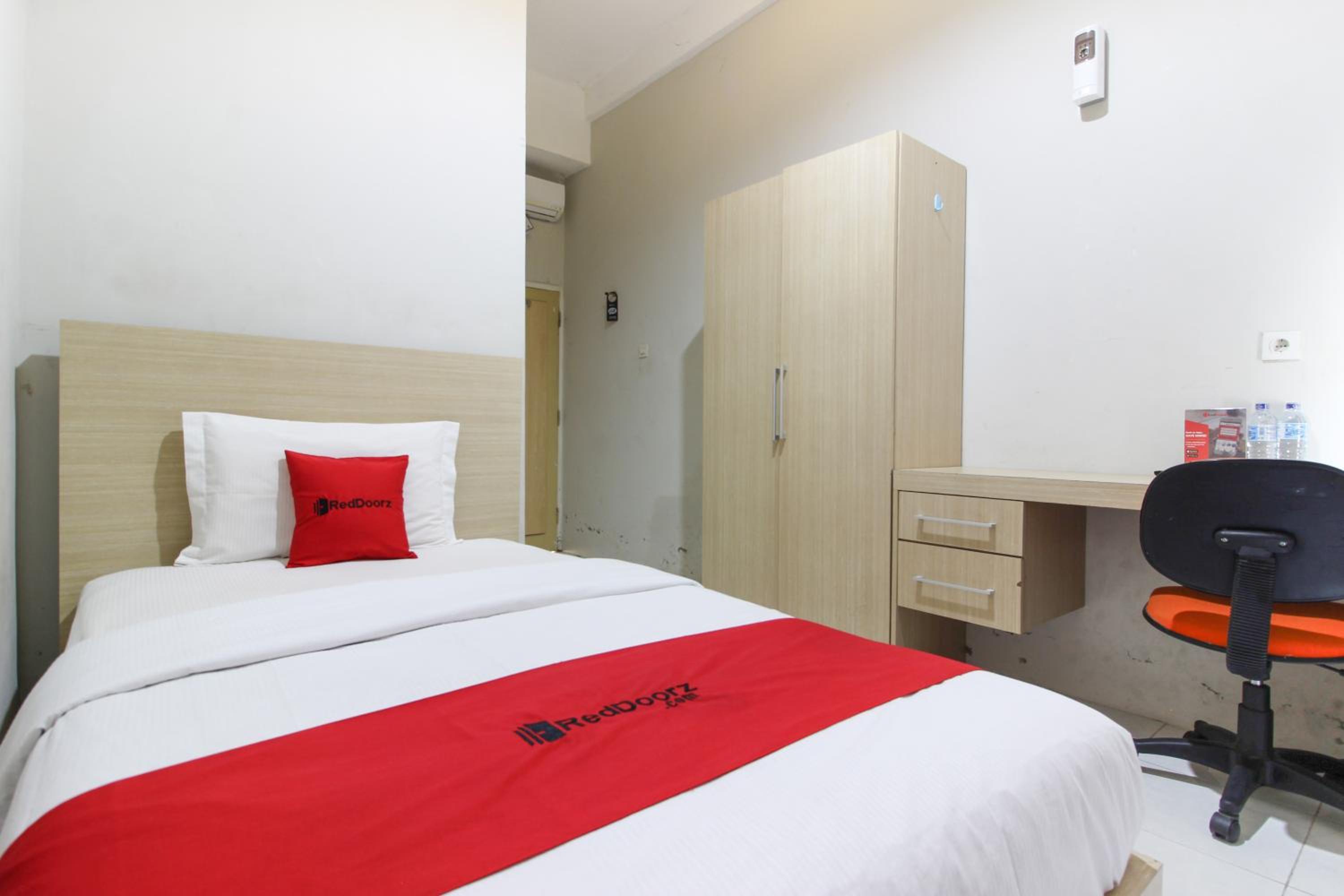 RedDoorz Plus near UPN Jogjakarta 2