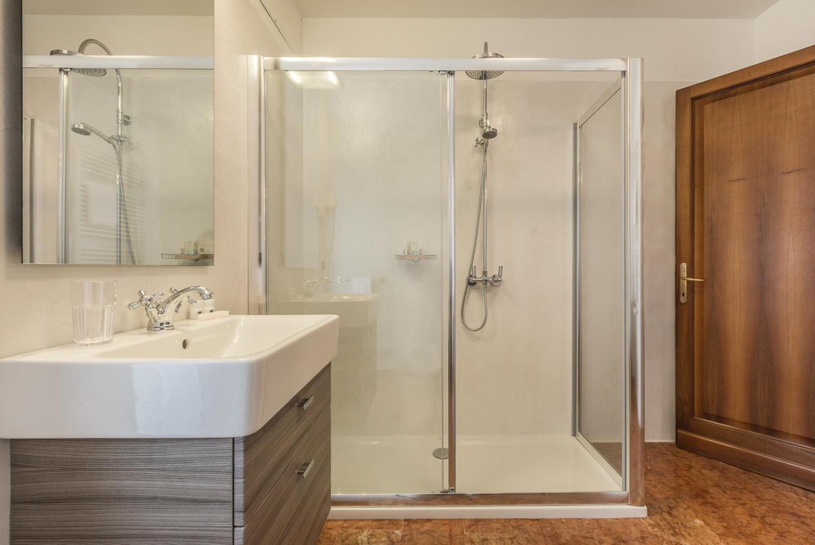 Ca' Del Monastero 3 Collection Apartment for 4 Guests with Lift