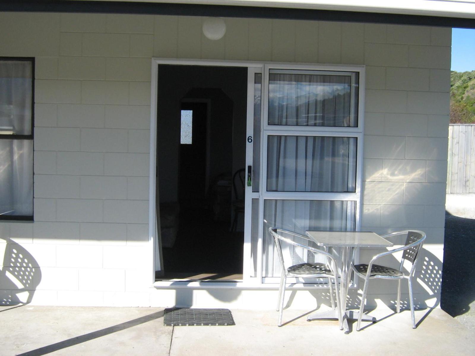 Sierra Beachfront Motel