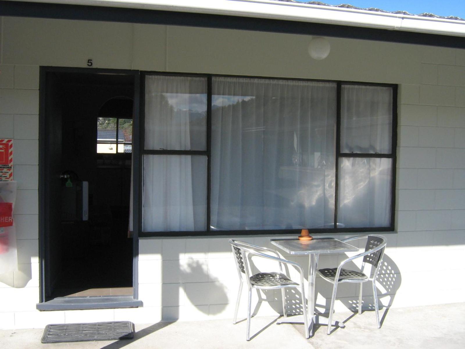 Sierra Beachfront Motel