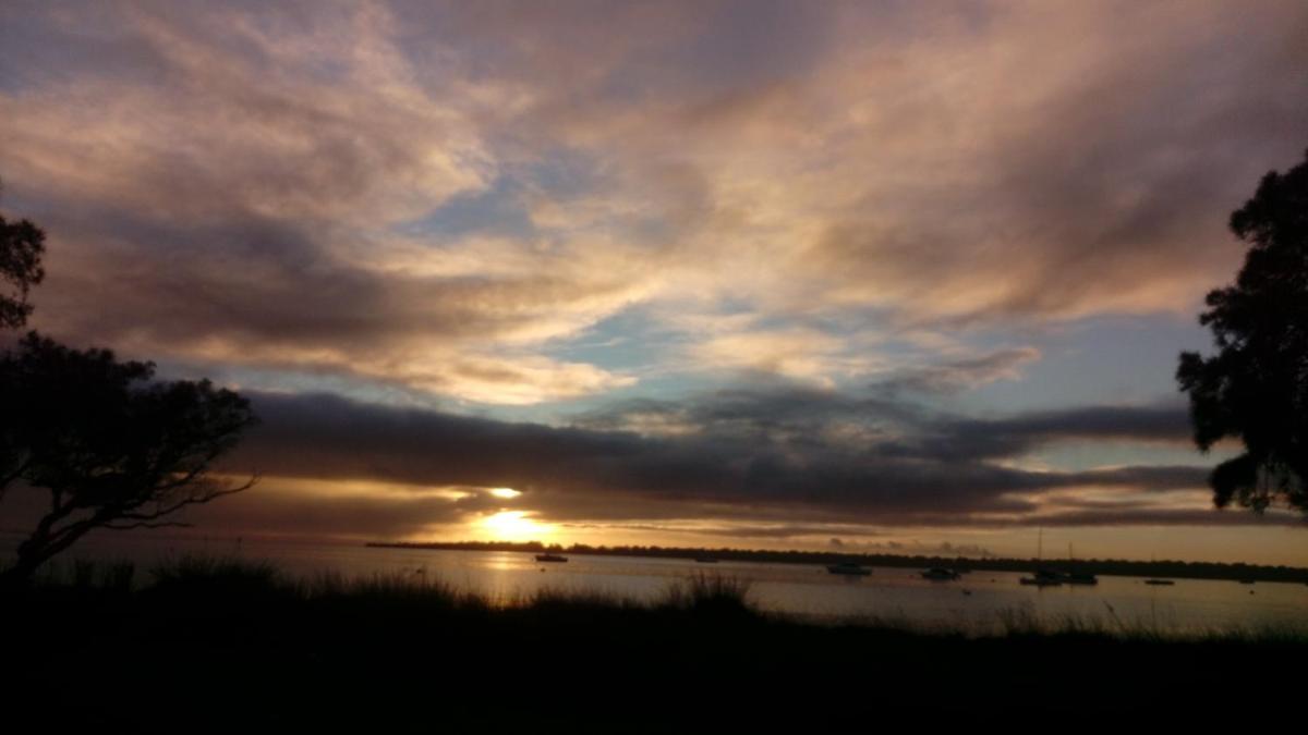 Beautiful, Peaceful Estuary Views, Five Star Quality