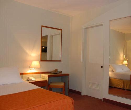 Hotel Cristina Suites