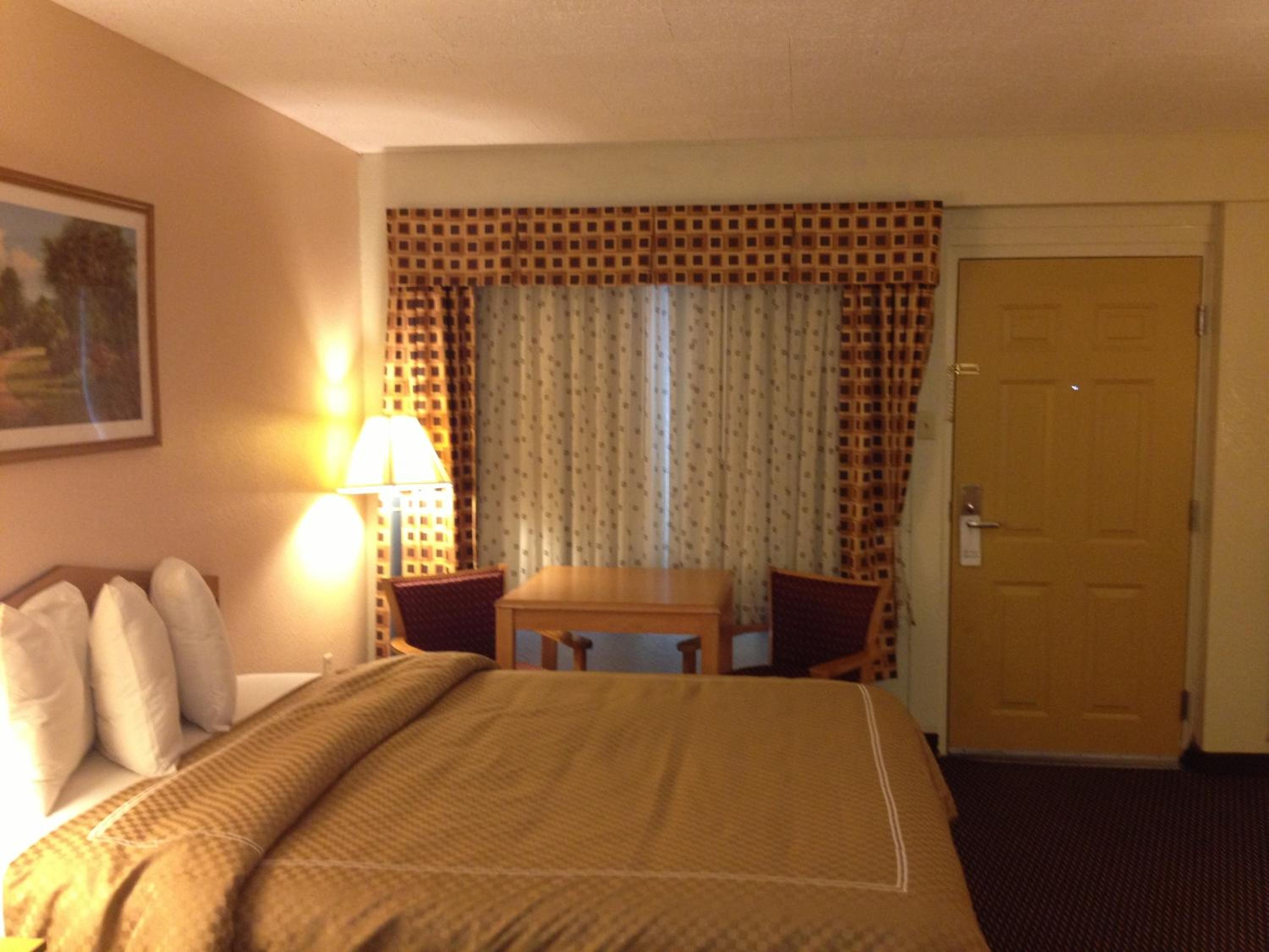 Lawrence Vacations - Virginia Inn - Property Image 6