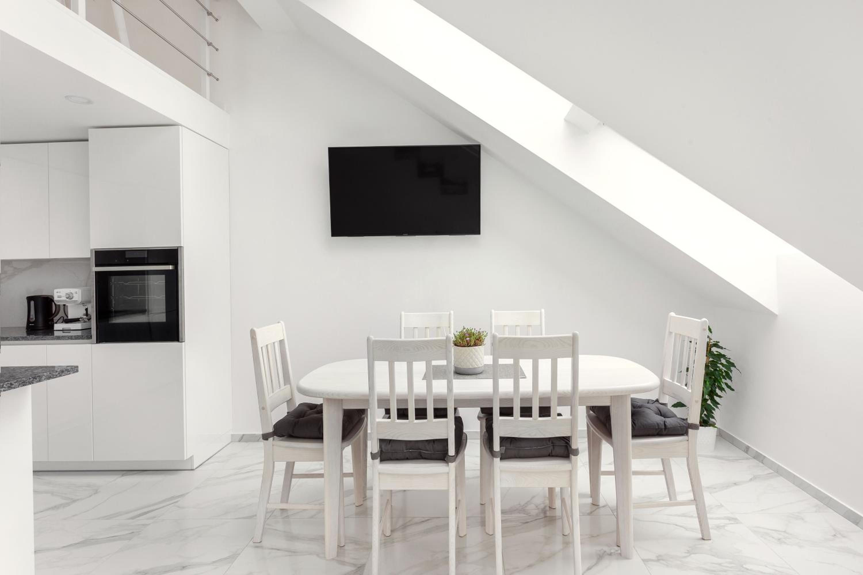 Luxurious Kaunas Basilica Apartment in Old Town view 5